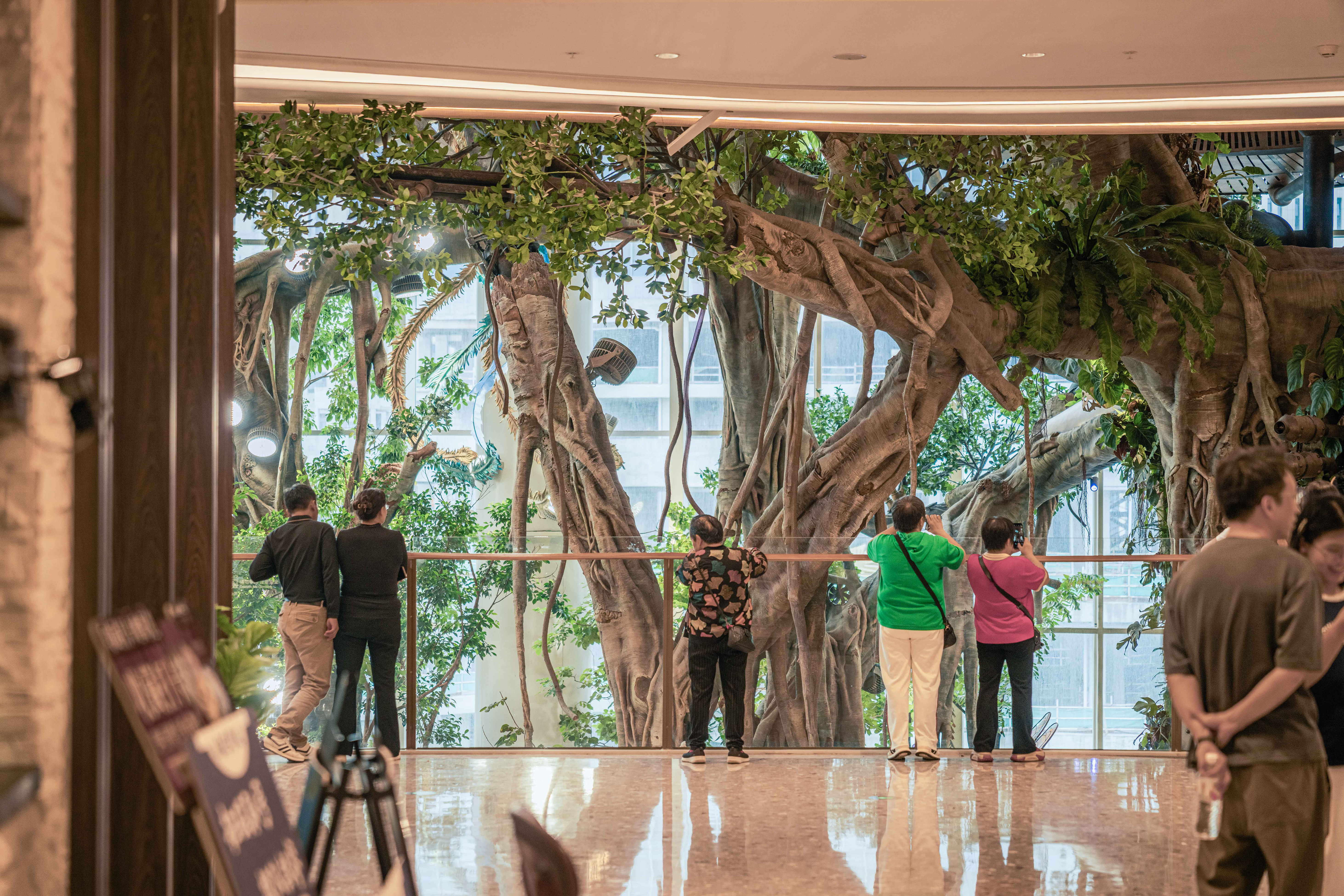 60 开业之后的人流如织  摄影©陈彦舟