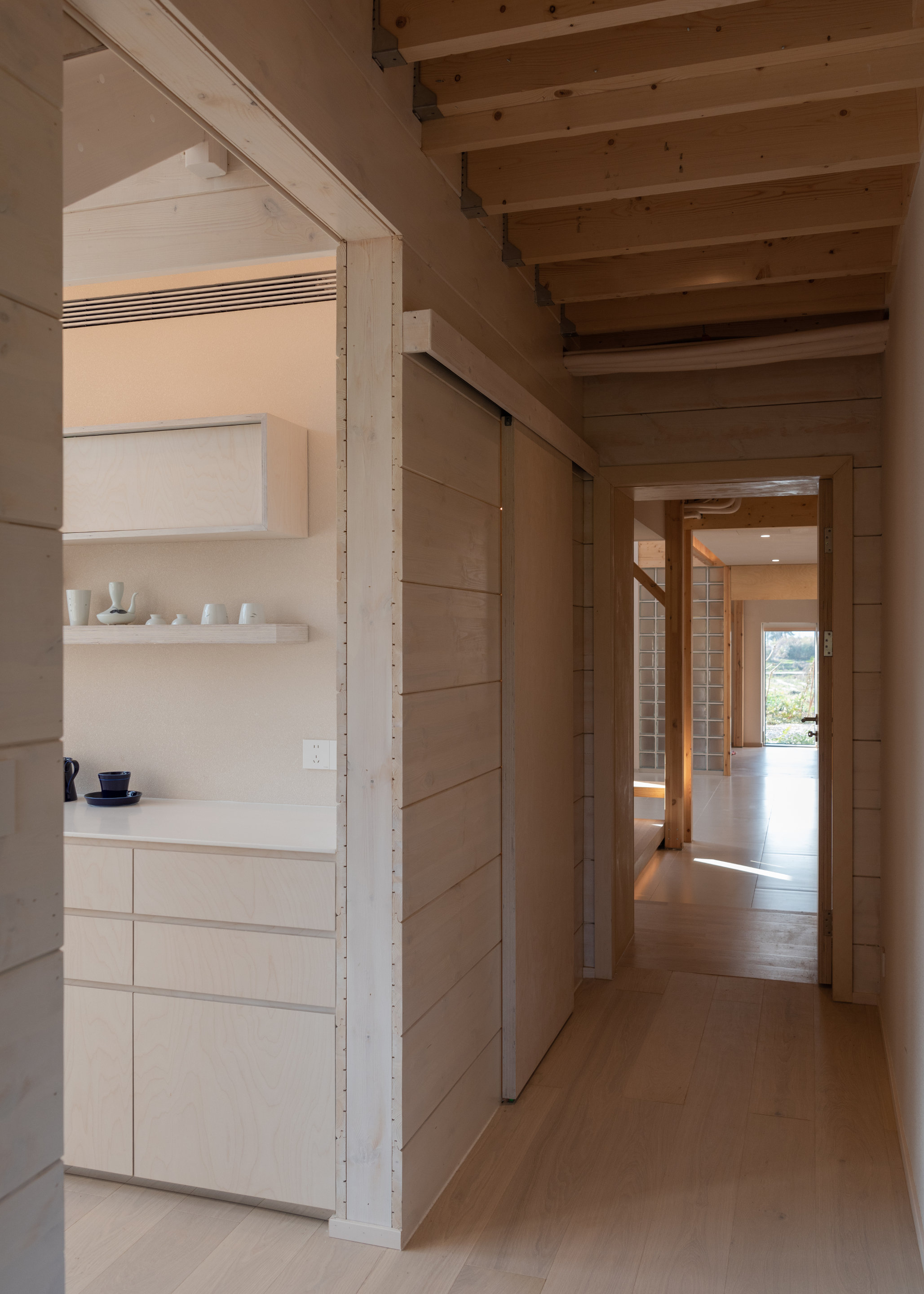 Ground Floor Corridor to the Old House © Shiyun Qian 一层通往堂屋的走廊 © 钱诗韵