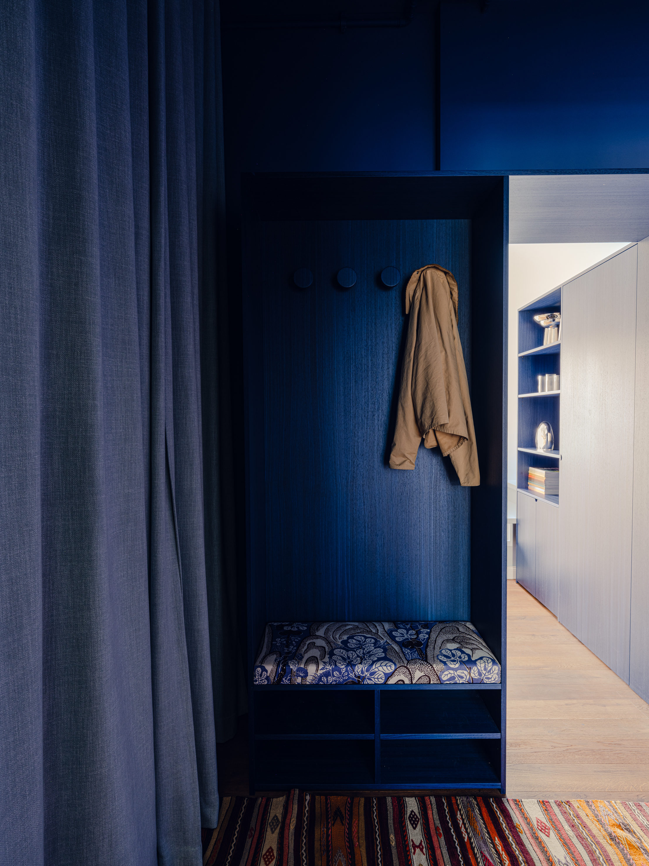 BG-Blue Box-19©Pionstudio.jpg