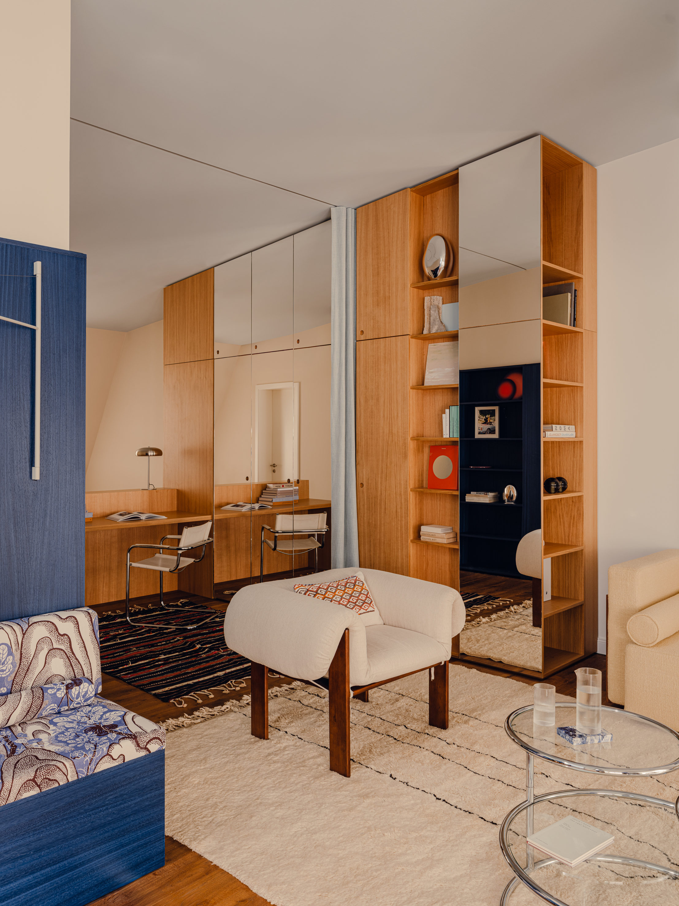 BG-Blue Box-13©Pionstudio.jpg