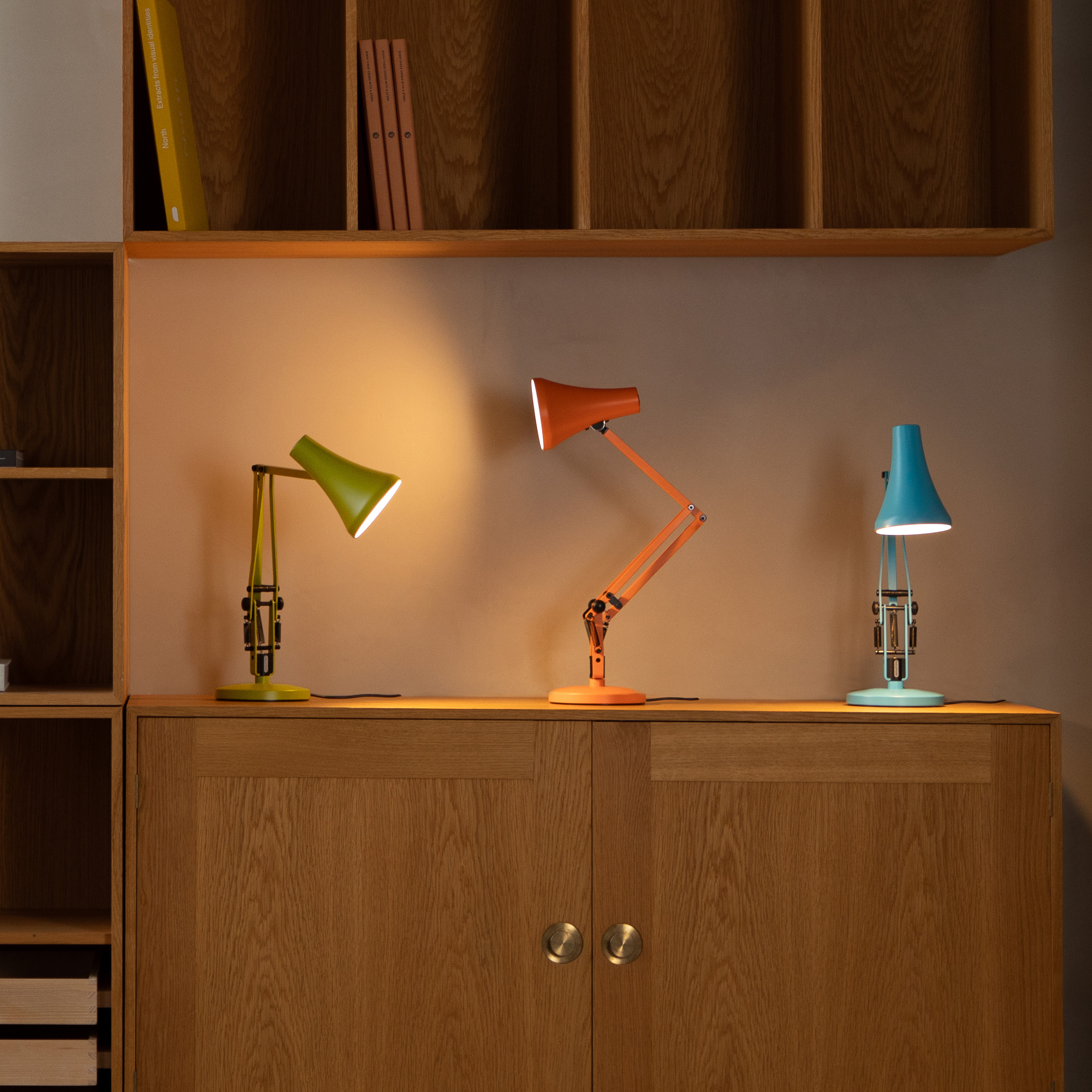 90-mini-mini-desk-lamp-green-orange-blue_1025.LS.SQ.P.H1.4.jpg