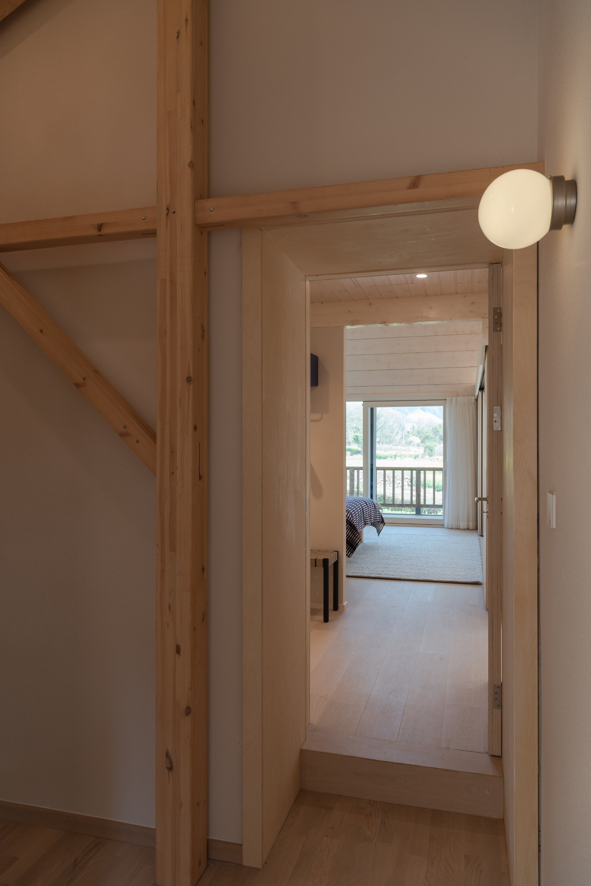 The Old House-the Central Corridor to Timber House Shan Liang 堂屋-通往木屋的中廊 © 梁山