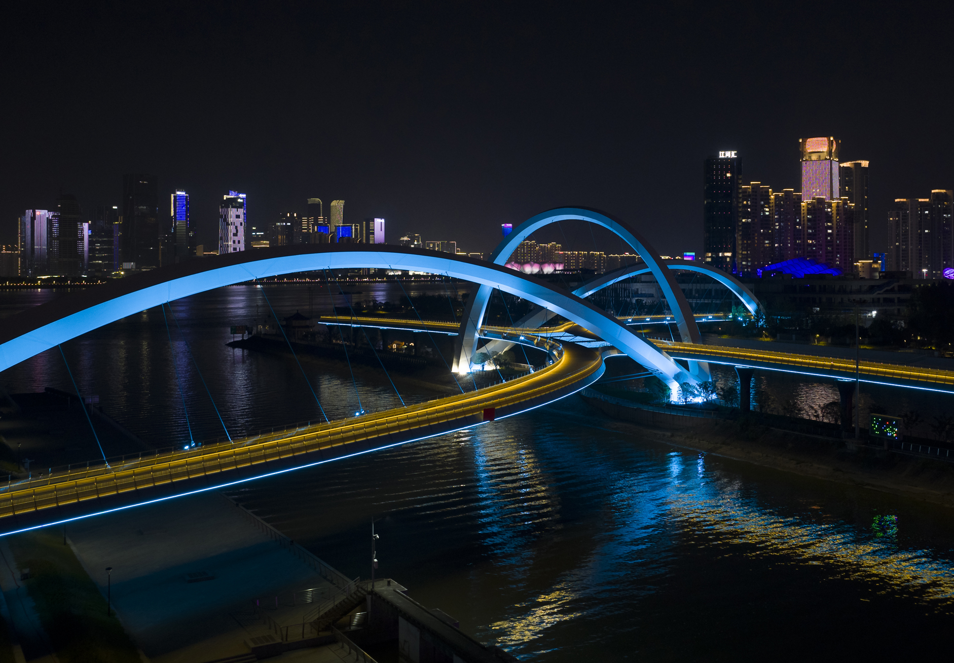 24_ZHA_Grand Canal Gateway Bridge_Photograph by Xue Liang.jpg