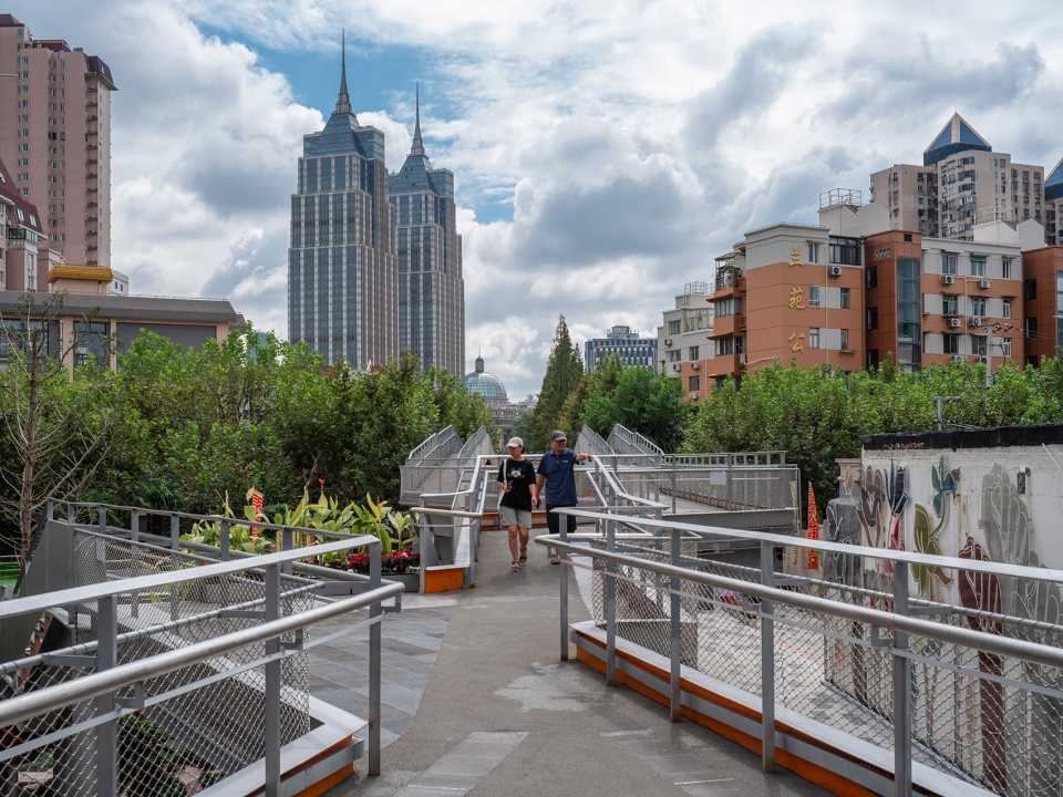 中段过街天桥望向环球港双子塔,view towards the Star Global Port Tower on the overpass bridge ©朱润资.jpg
