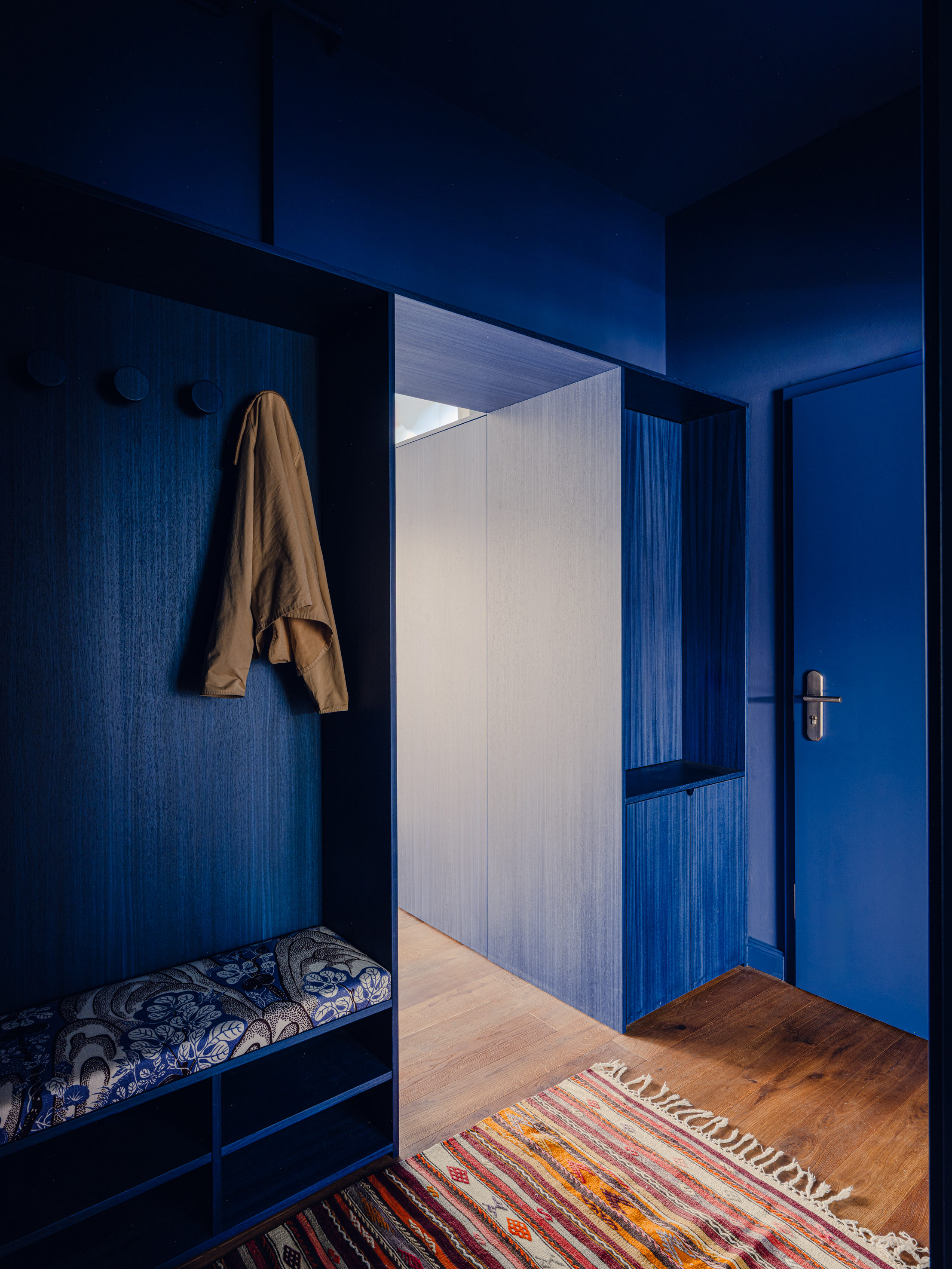 BG-Blue Box-18©Pionstudio.jpg