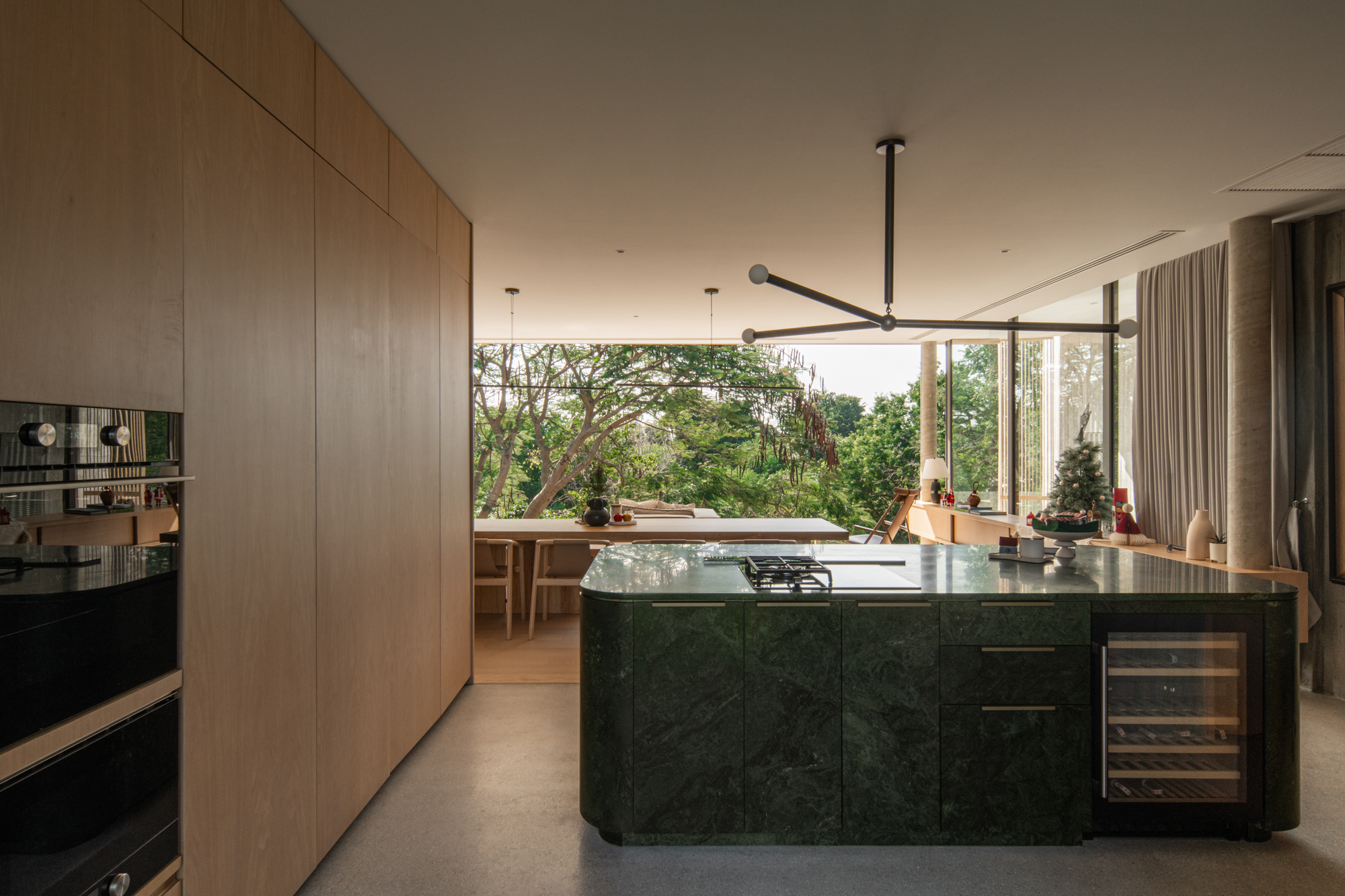 32aab71bef84bf49f79e.jpg