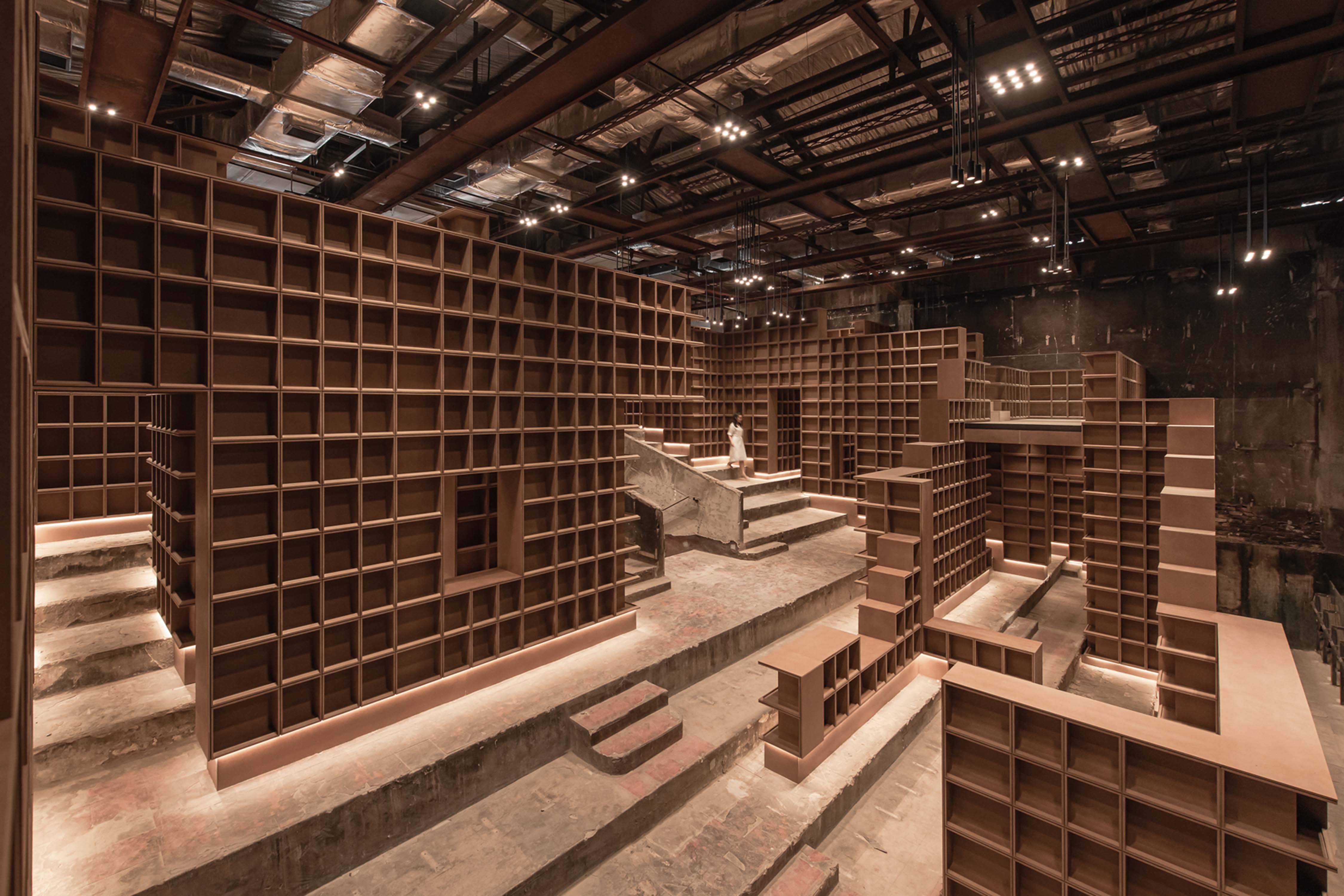 2MZF BookXcess Bookstore without books 02, 2021.jpg