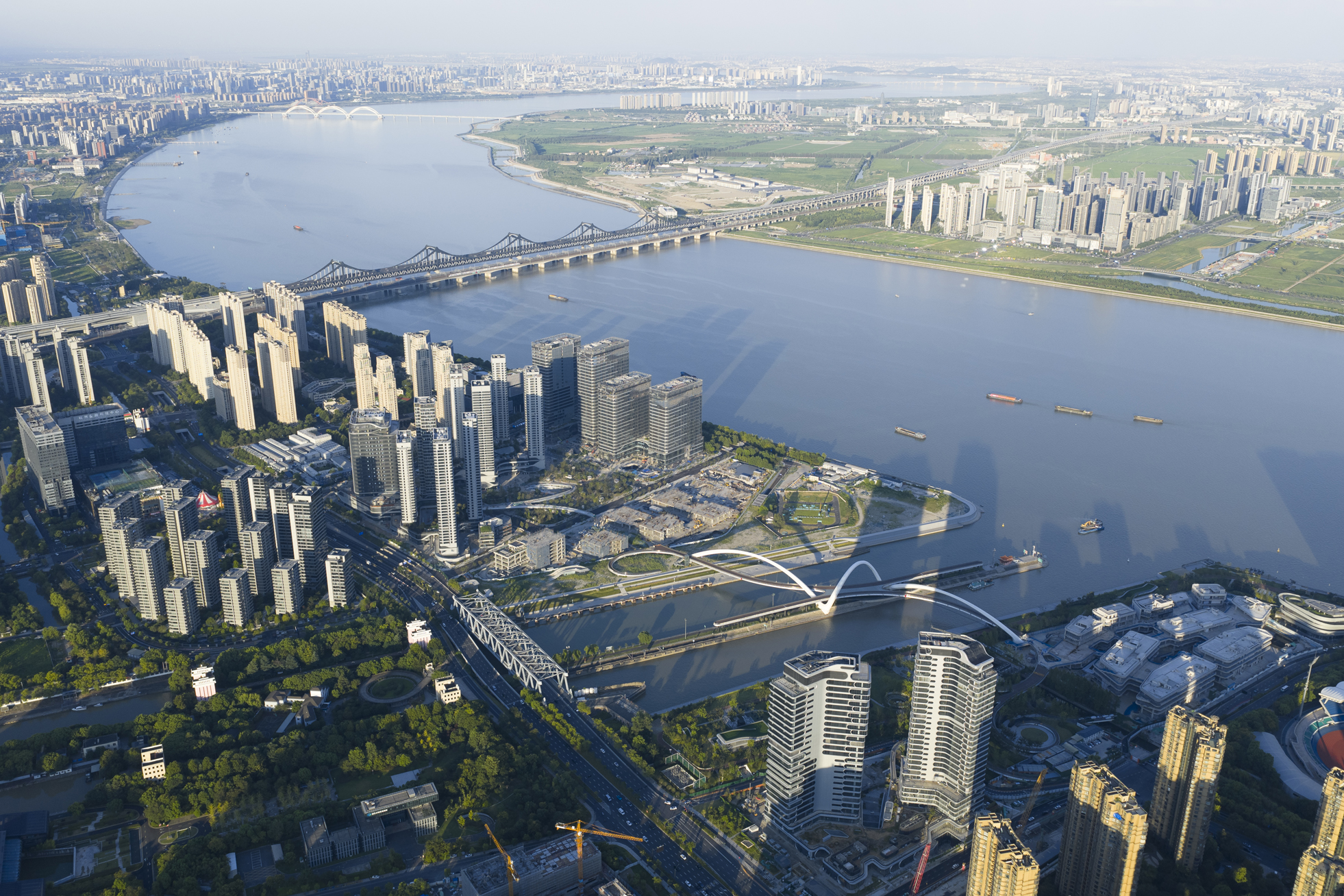 21_ZHA_Grand Canal Gateway Bridge_Photograph by Xue Liang.jpg