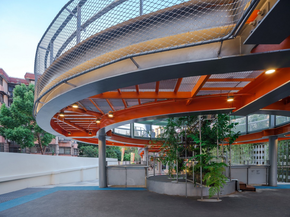 南段宝特瓶下植物生态装置,plant installation under the South BOTTLE space ©朱润资.jpg
