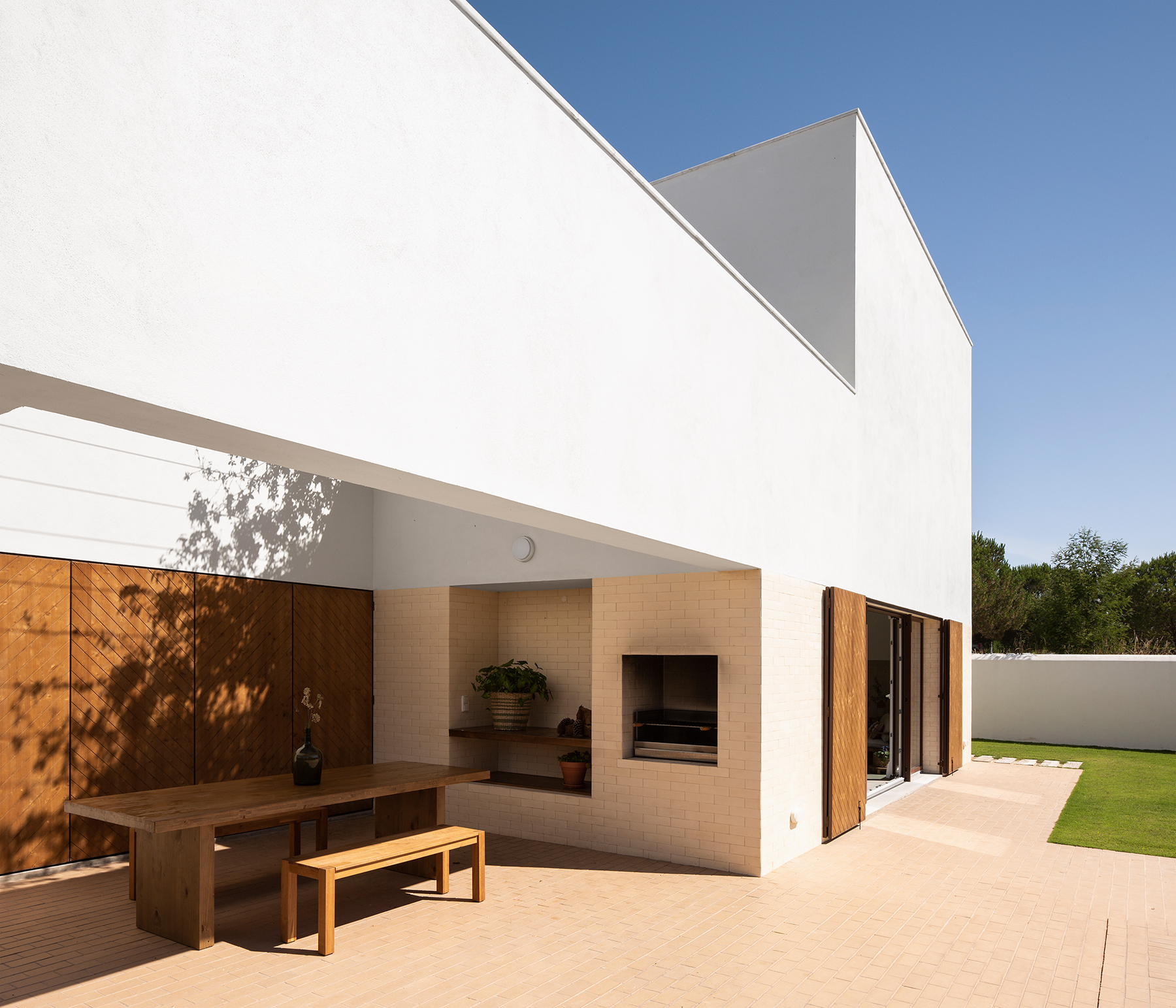09-estudioamatam-house brejos da carregueira-south view.jpg
