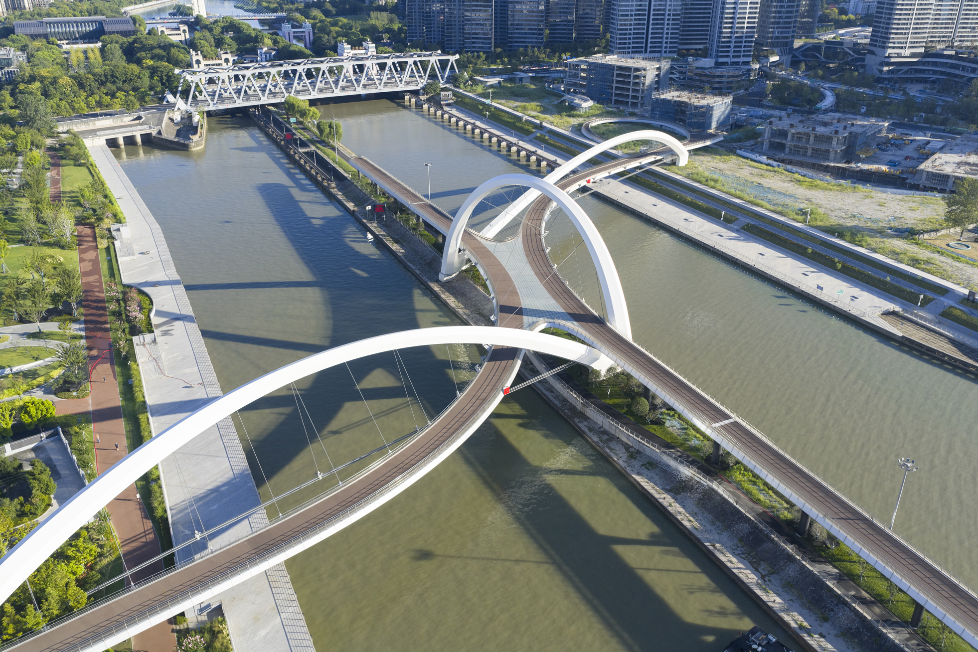 05_ZHA_Grand Canal Gateway Bridge_Photograph by Xue Liang.jpg