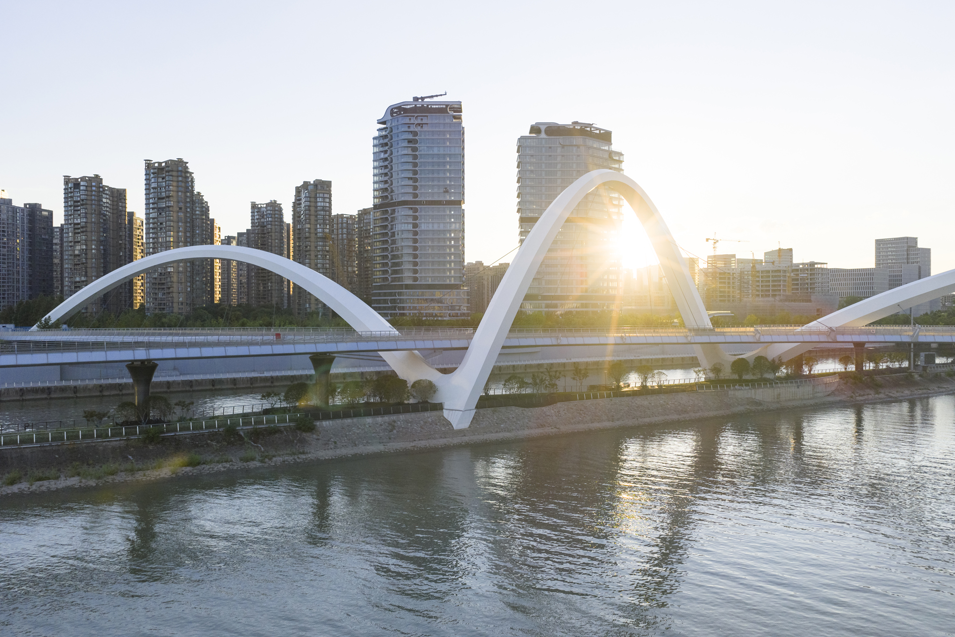 02_ZHA_Grand Canal Gateway Bridge_Photograph by Xue Liang.jpg