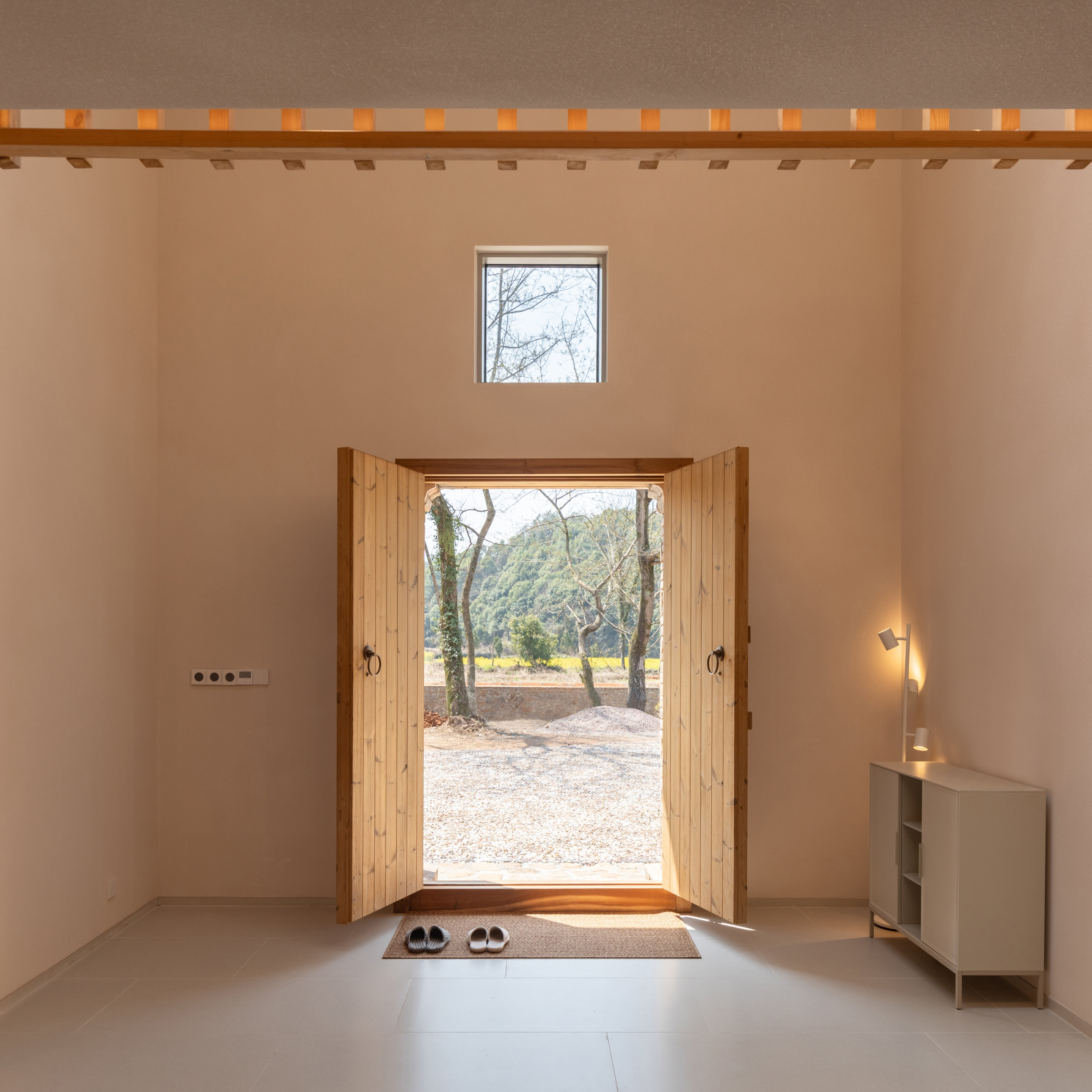 The Old House-Entrance from Interior © Shan Liang 堂屋-入口内侧 © 梁山