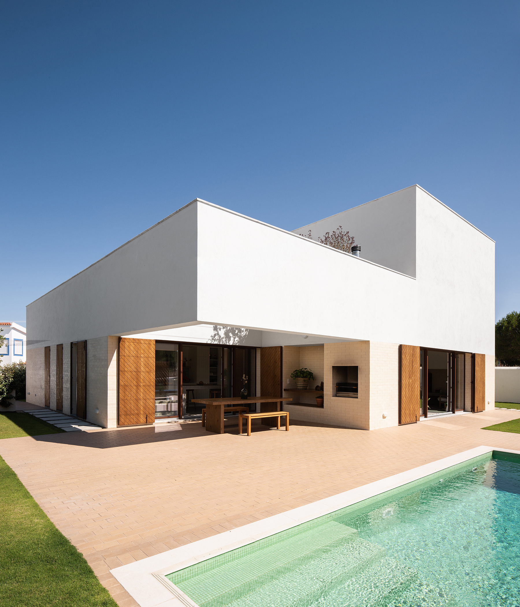 11-estudioamatam-house brejos da carregueira-south view.jpg