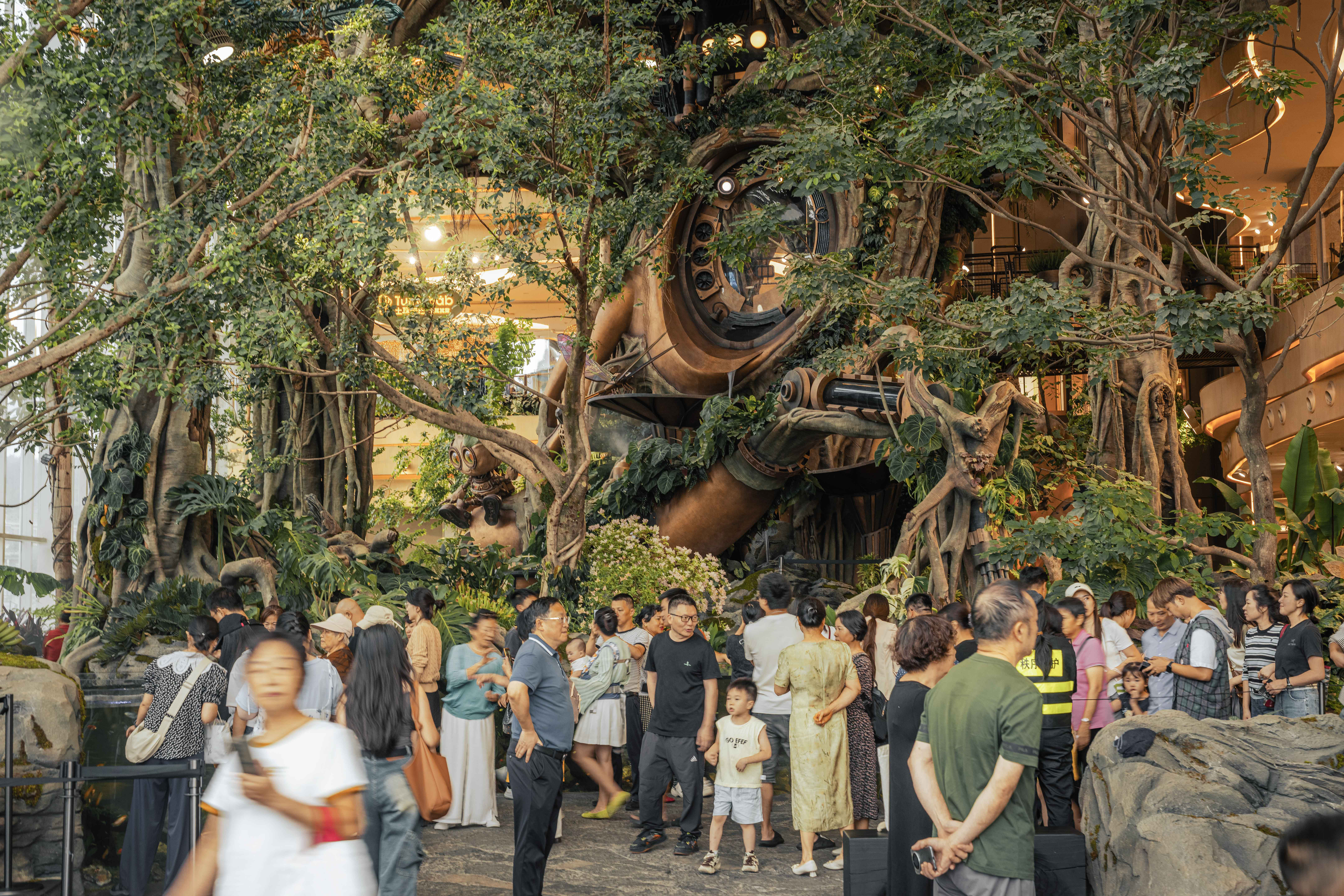 56 开业之后的人流如织  摄影©陈彦舟