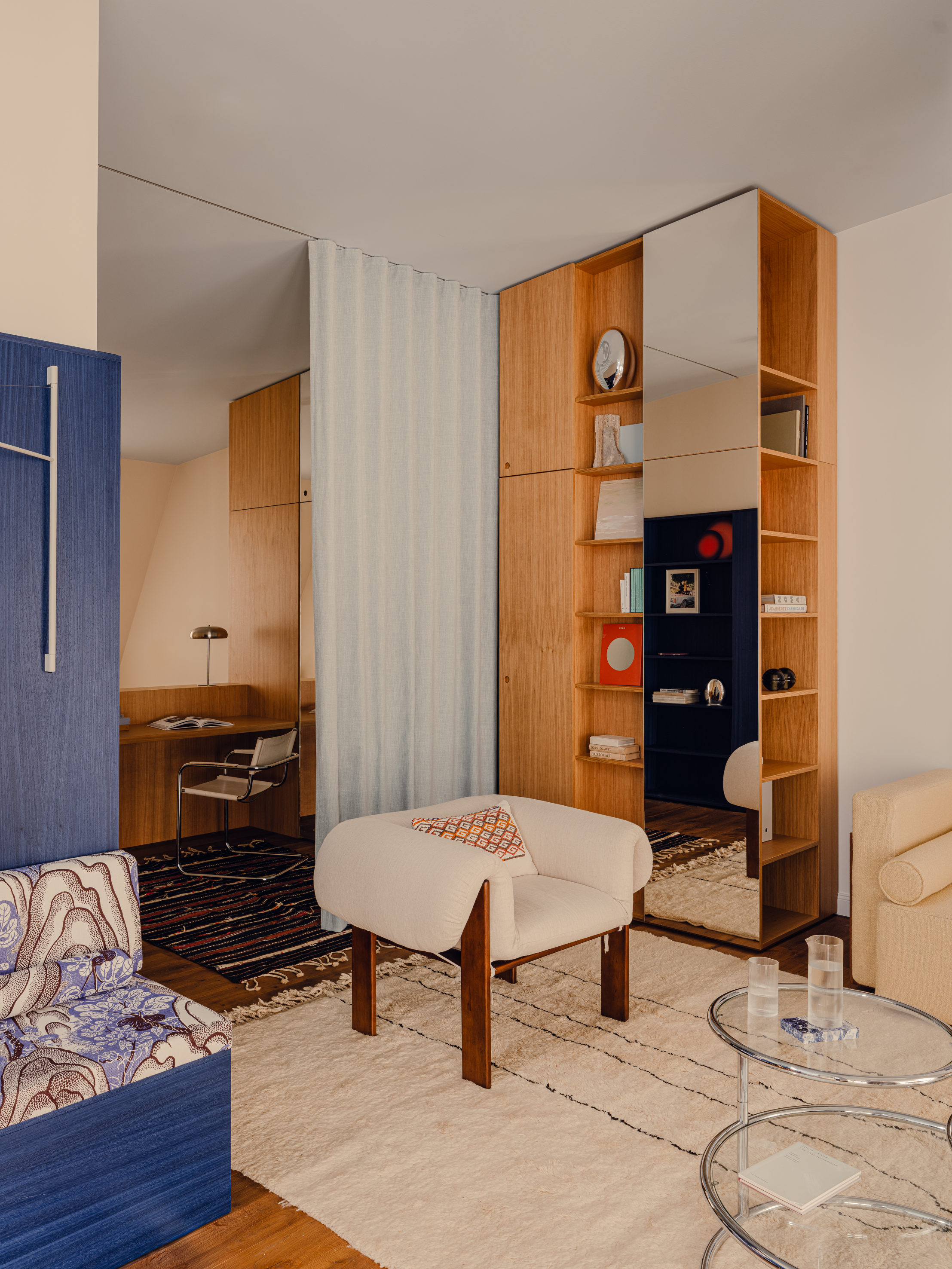 BG-Blue Box-14©Pionstudio.jpg