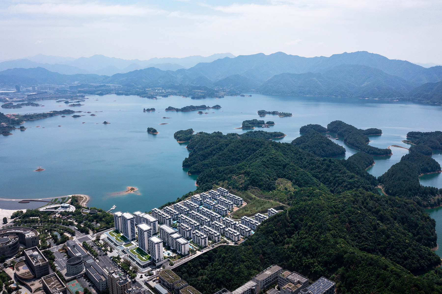纵览千岛 静入湖山:绿城千岛湖柳岸晓风丨GMA绿城都会 - Designverse设计宇宙