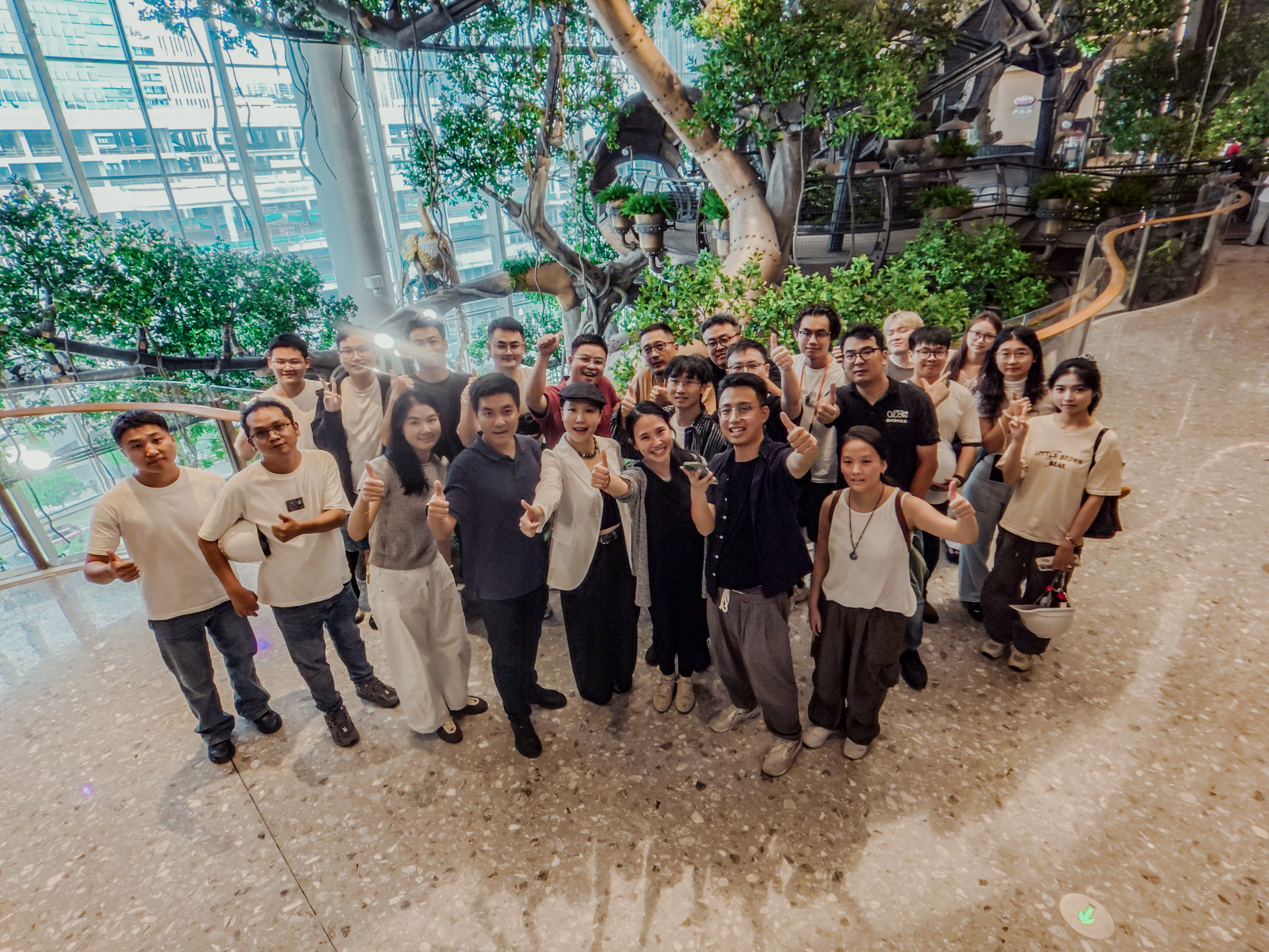 62 部分幕后参与人员现场开放前合影 ©喜随设计