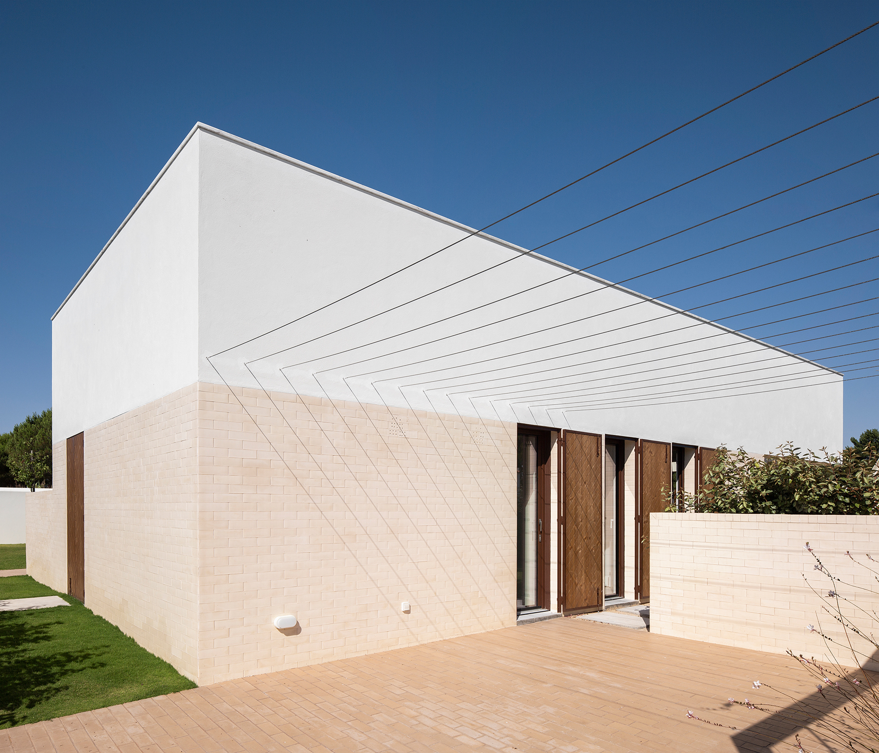 13-estudioamatam-house brejos da carregueira-West facade.jpg