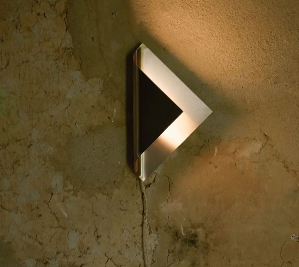THE FERRO WALL LAMP 2.png