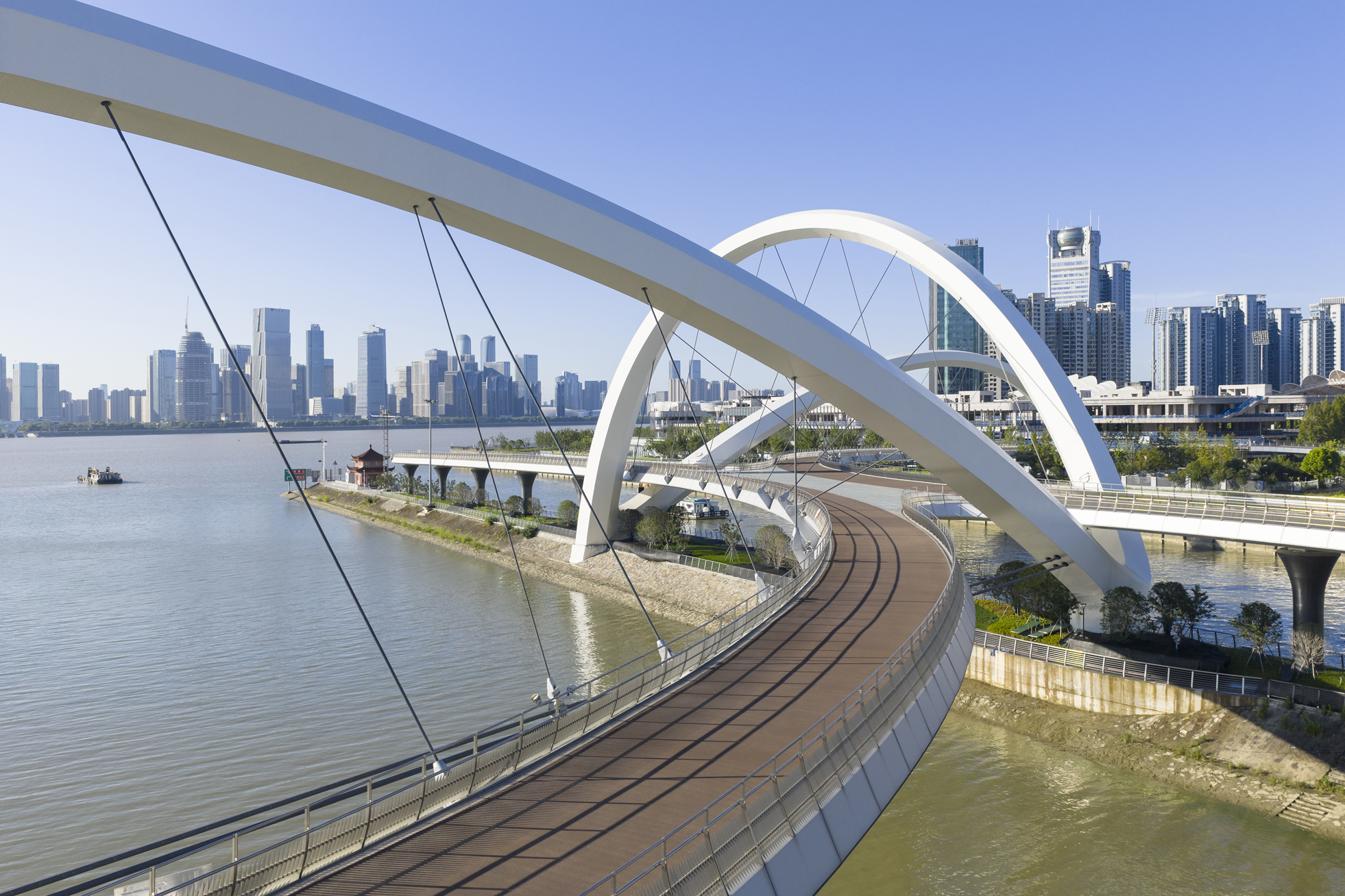 01_ZHA_Grand Canal Gateway Bridge_Photograph by Xue Liang.jpg