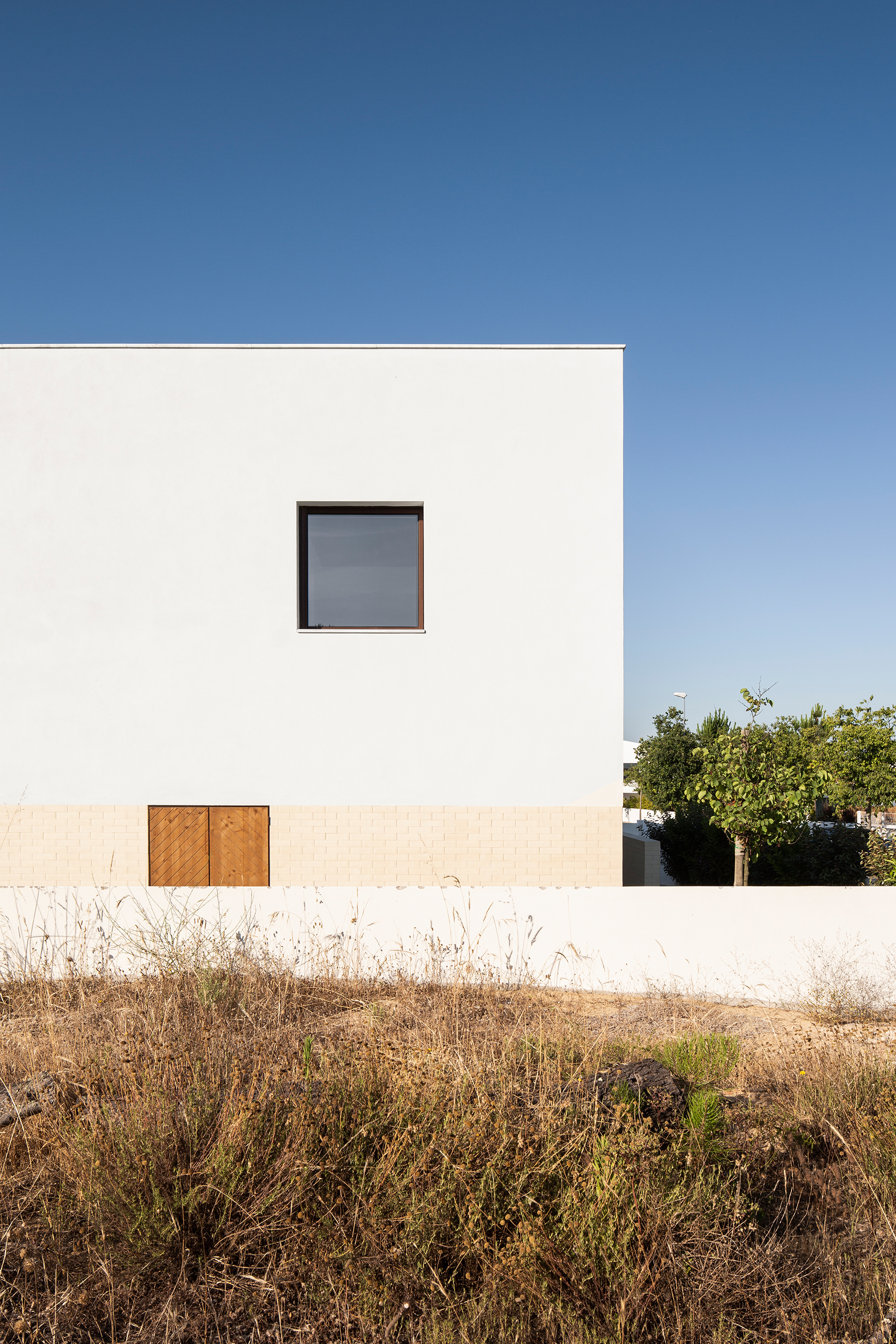 05-estudioamatam-house brejos da carregueira-North facade.jpg