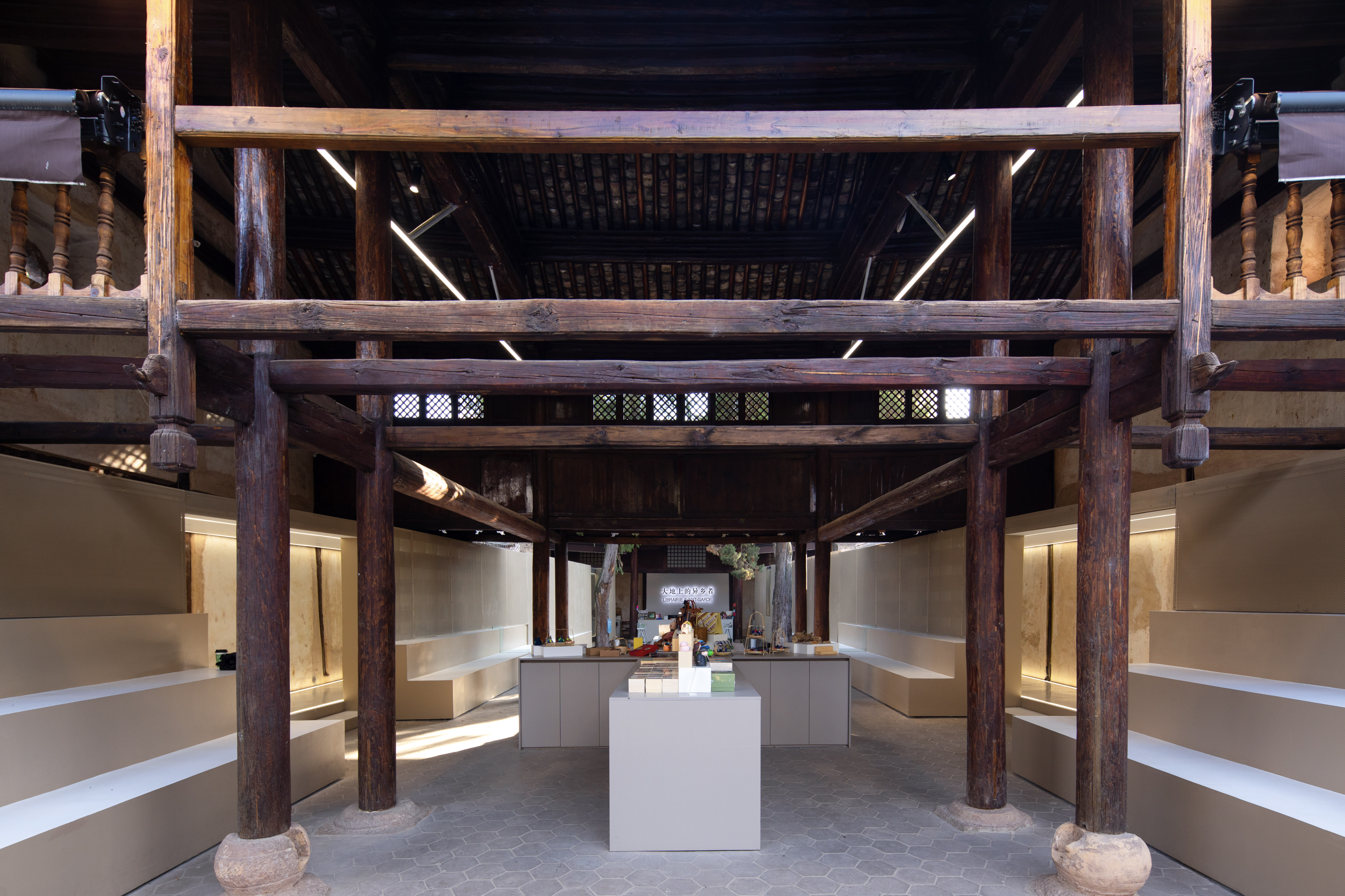 18 过厅内的文创展台 Display stand in the passage hall ©存在建筑-建筑摄影 Arch-Exist Photography.jpg