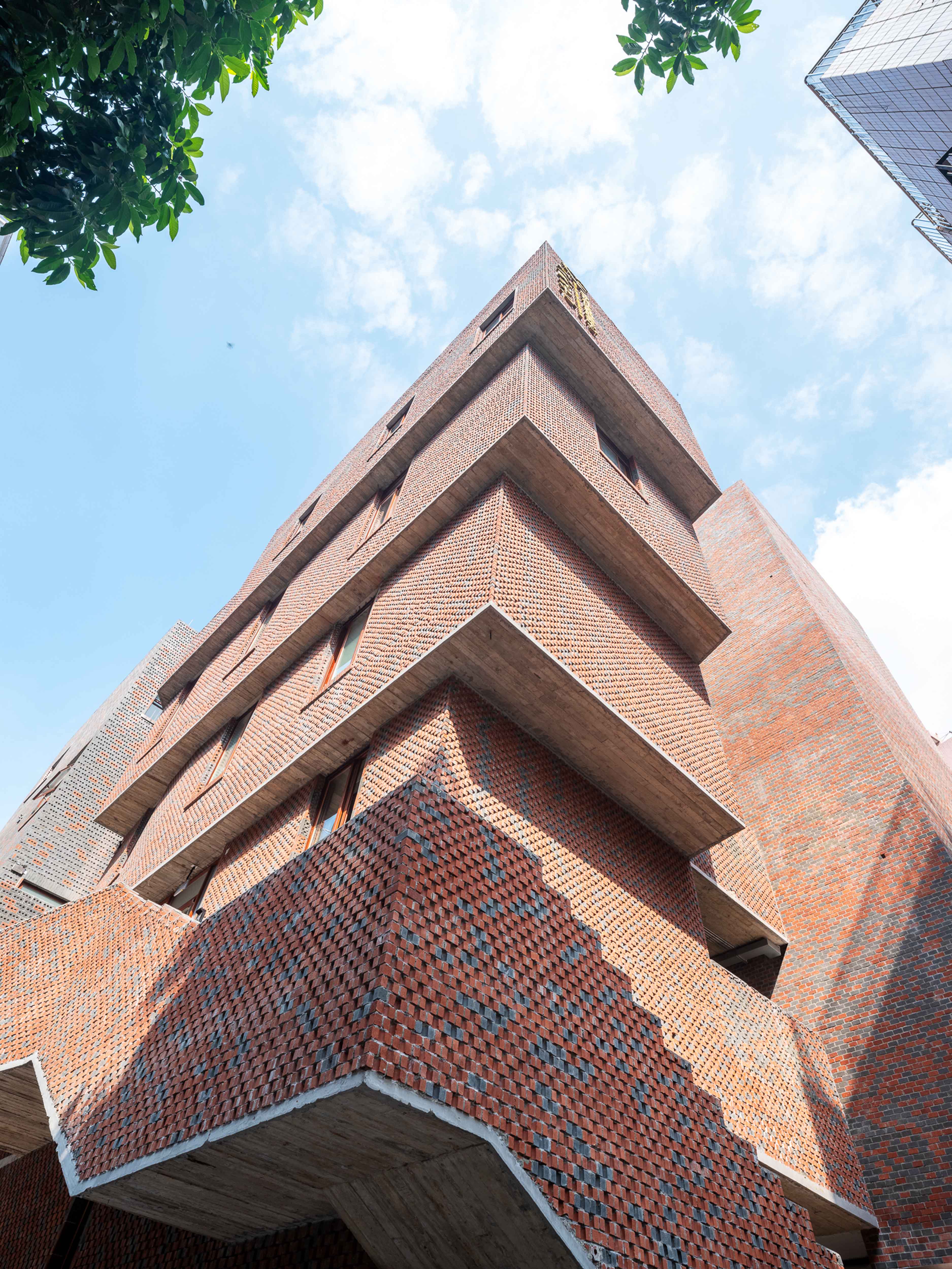 05. 叠出的建筑群西南角 The staggered massing at southwest corner ©田方方.jpg