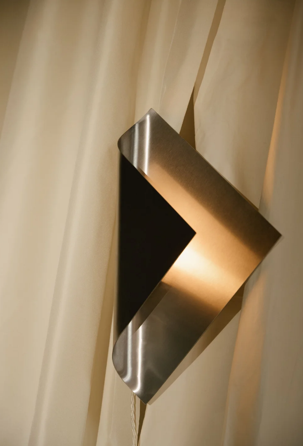 THE FERRO WALL LAMP 3.png