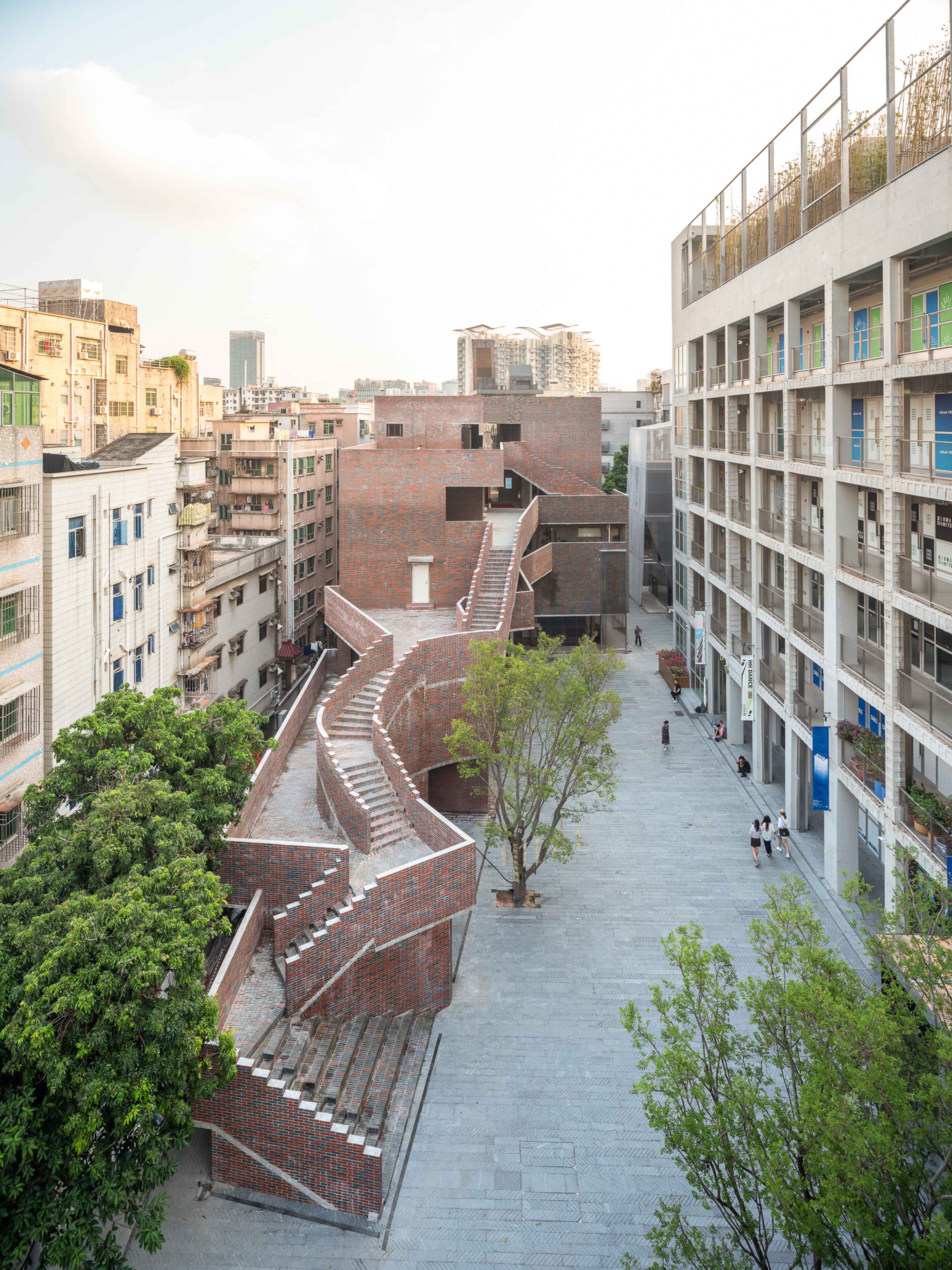 09. 社区中心界定了广场的东侧边缘 The Neighborhood Center defines the eastern edge of the plaza ©田方方.jpg