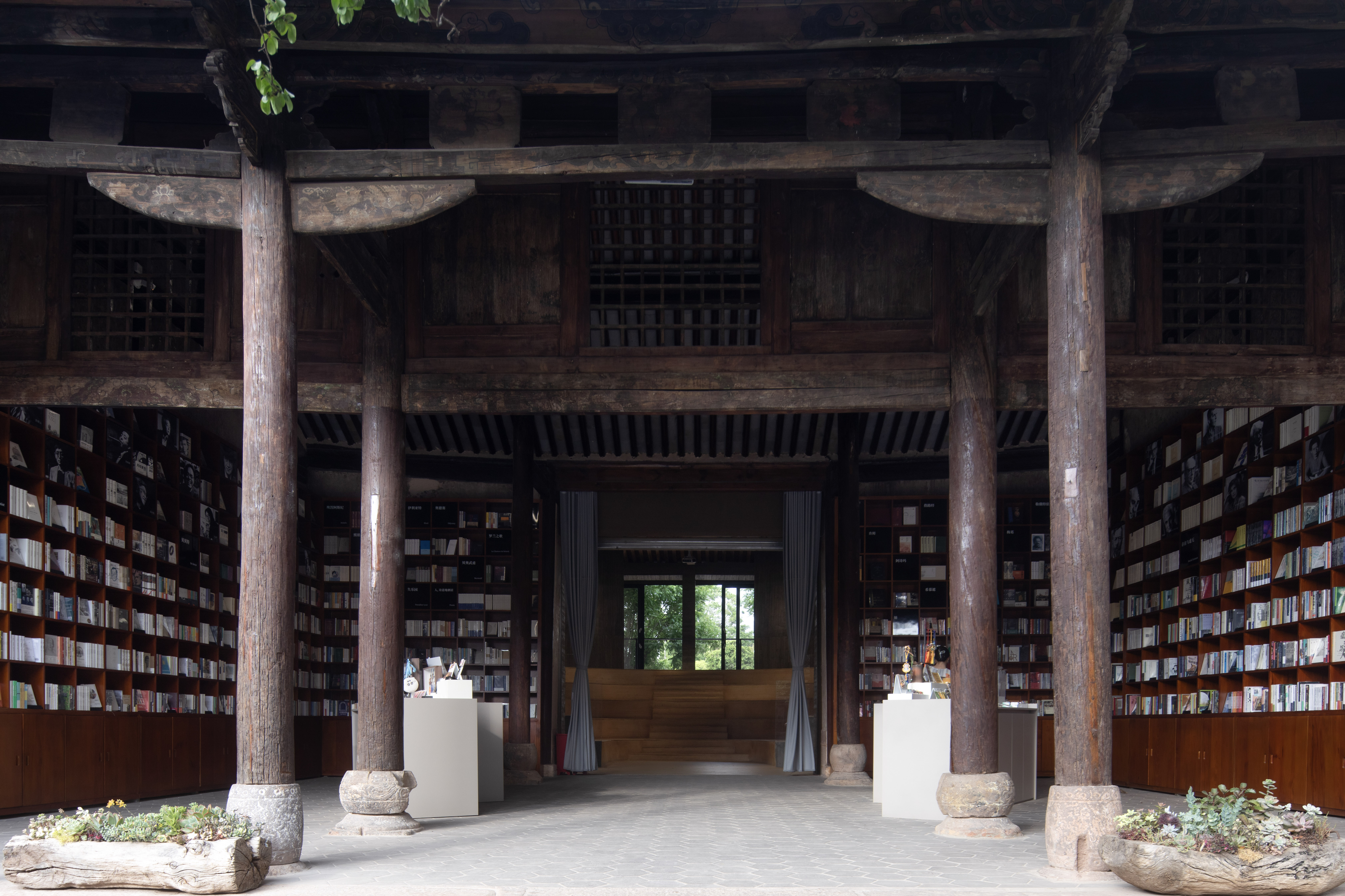 27 庭院看向室内剧场 View to the addition from courtyard &copy;存在建筑-建筑摄影 Arch-Exist Photography.jpg