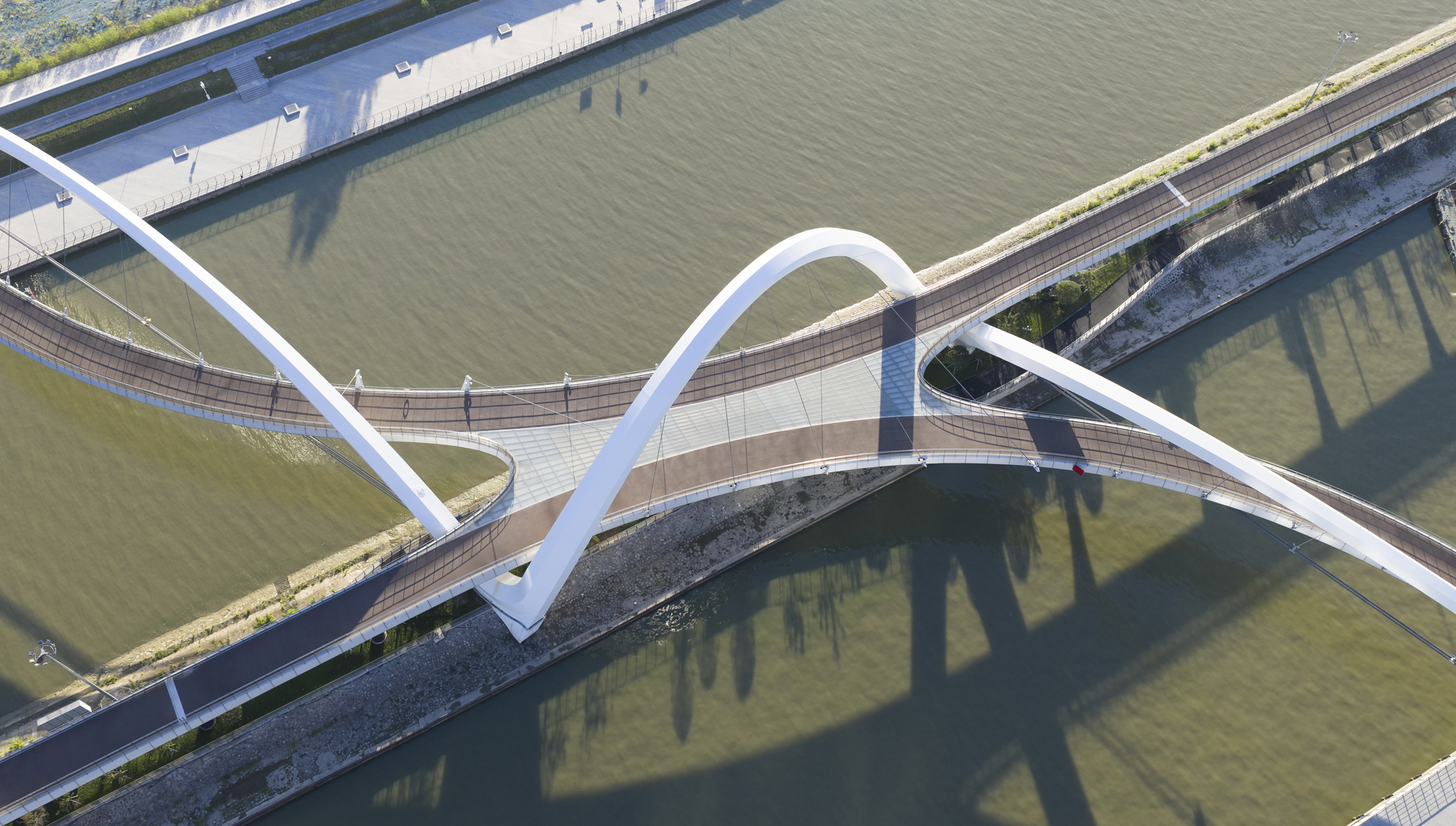 11_ZHA_Grand Canal Gateway Bridge_Photograph by Xue Liang.jpg