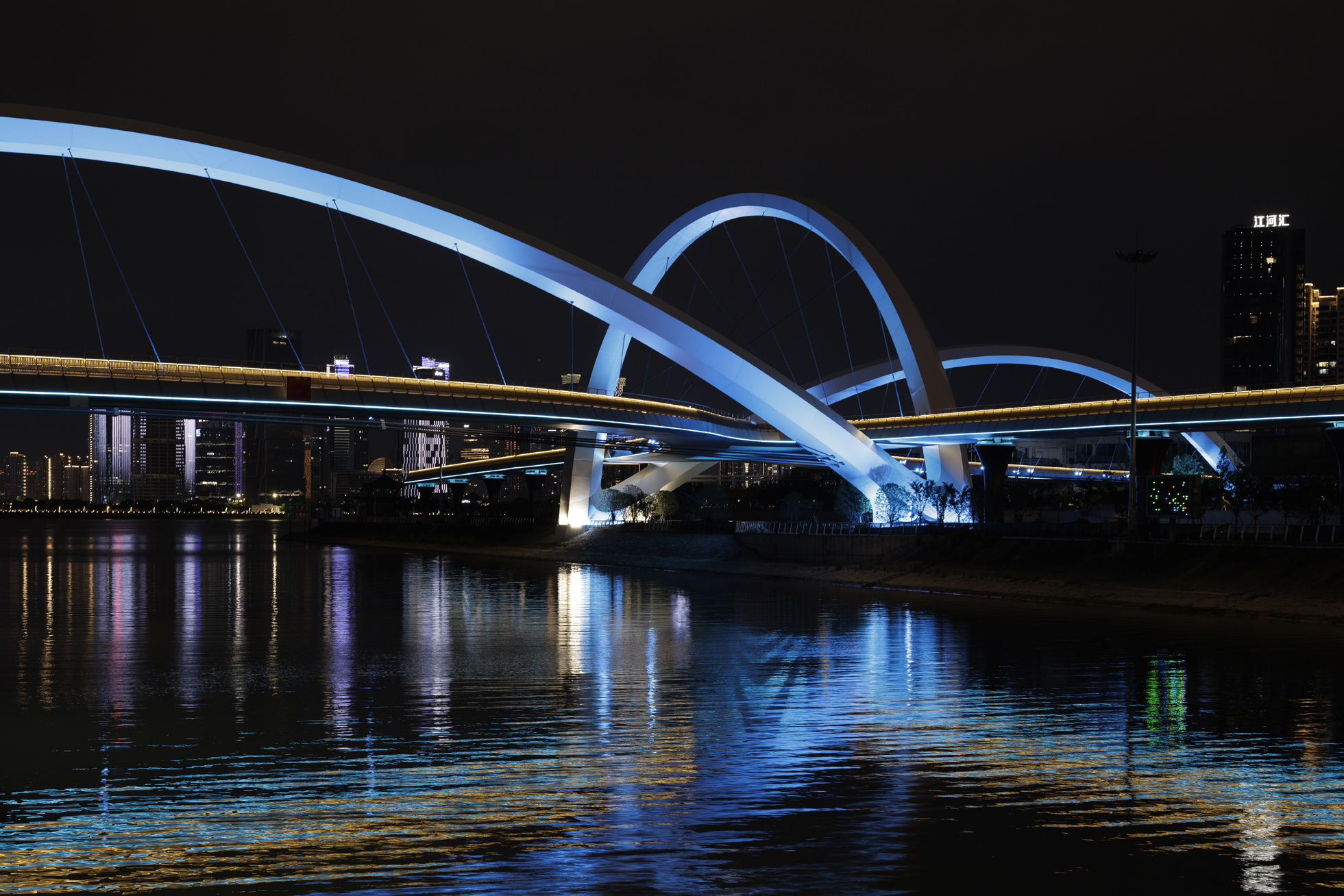 26_ZHA_Grand Canal Gateway Bridge_Photograph by Xue Liang.jpg