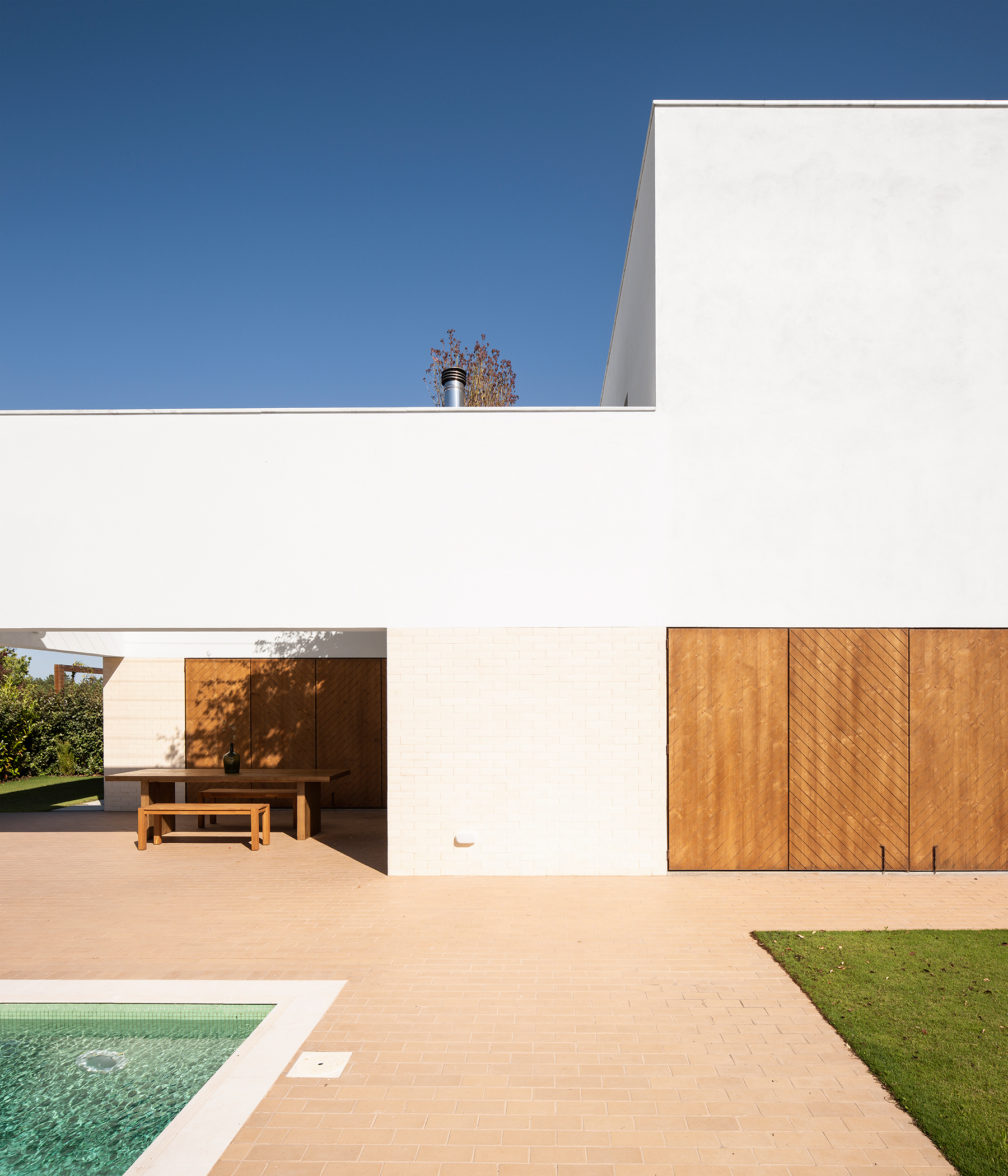 07-estudioamatam-house brejos da carregueira-south view.jpg
