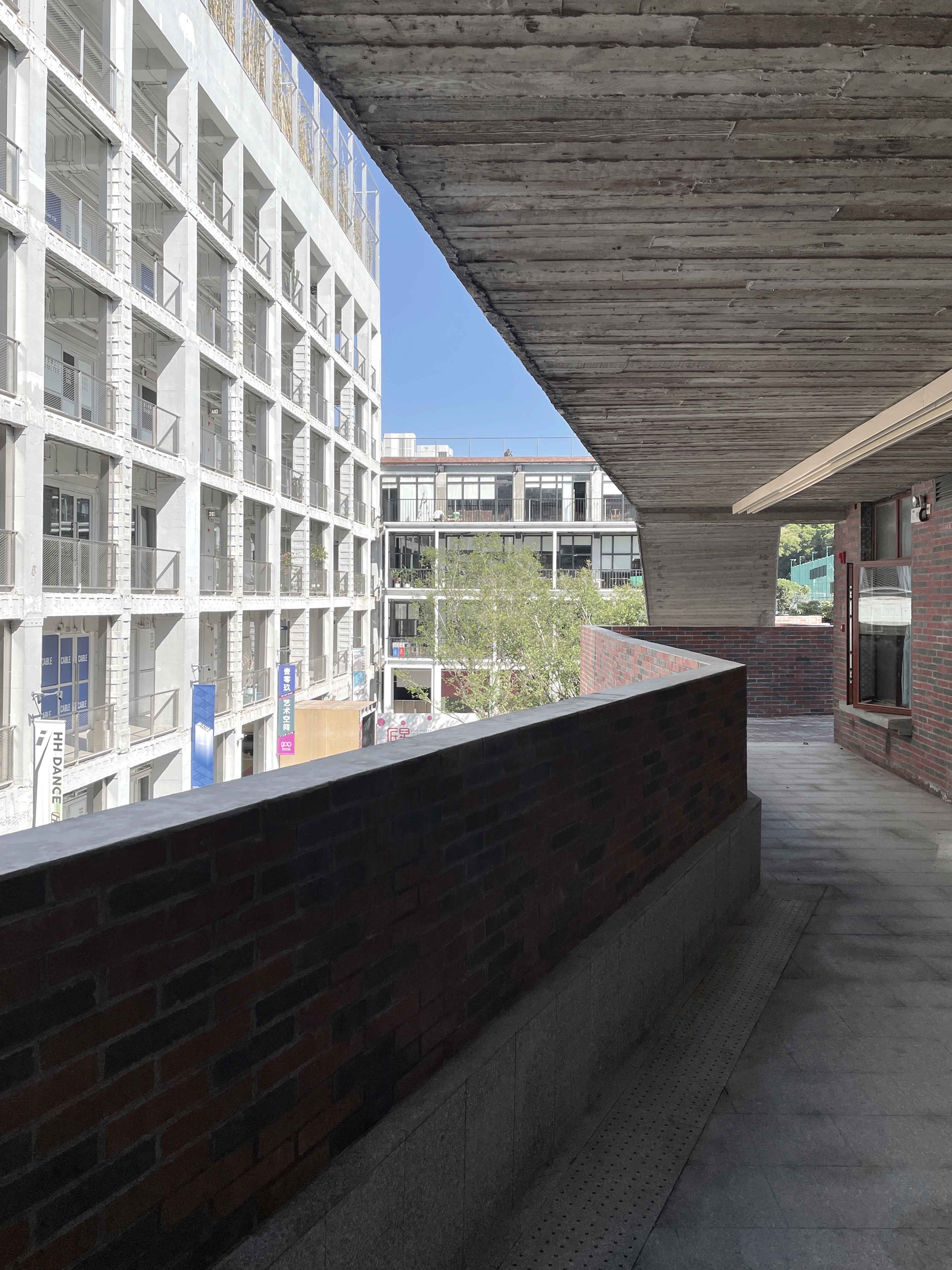 11. 从三楼露台向外看 From the 3rd floor balcony looking out ©非常建筑.jpg