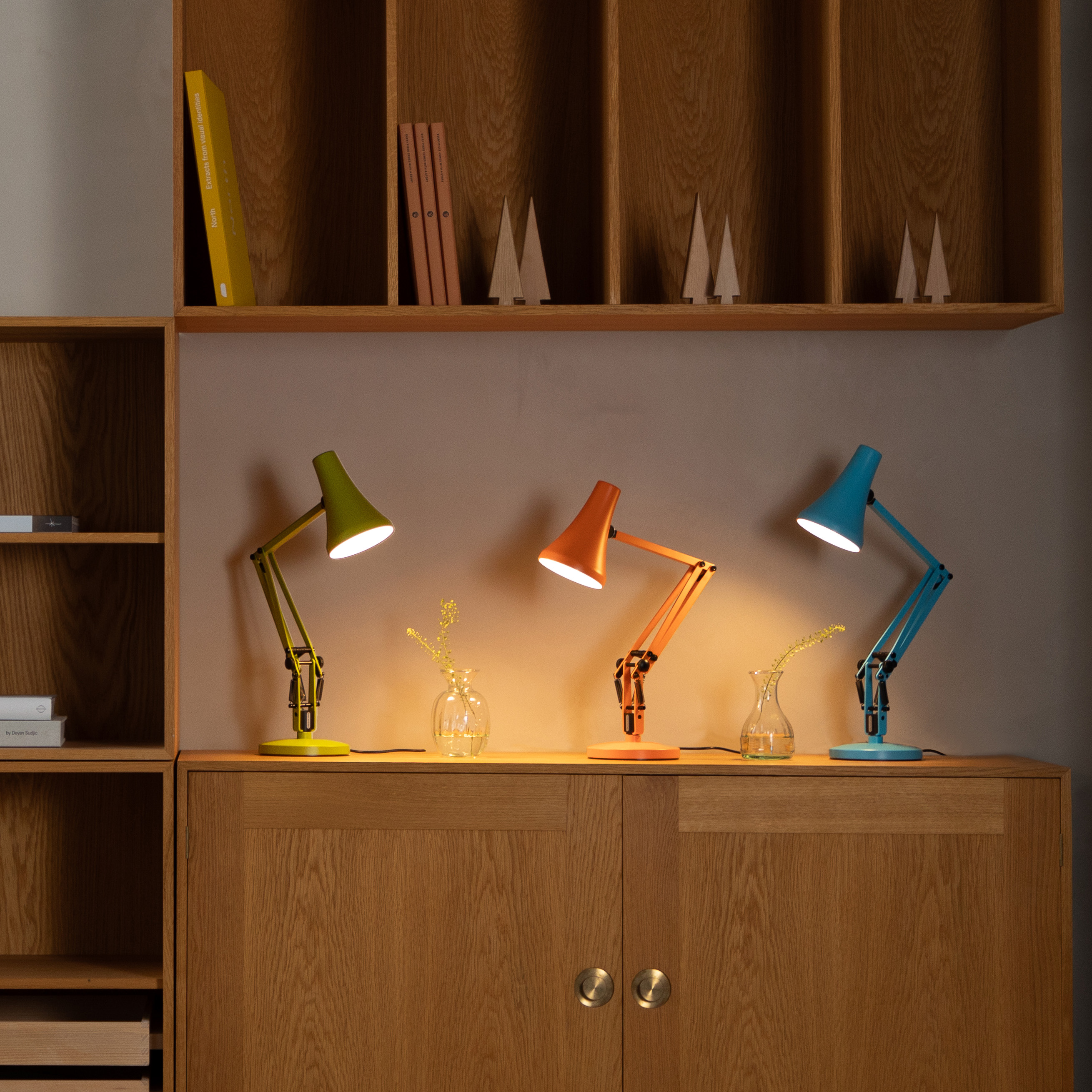 90-mini-mini-desk-lamp-green-orange-blue_1025.LS.SQ.P.H1.2.jpg