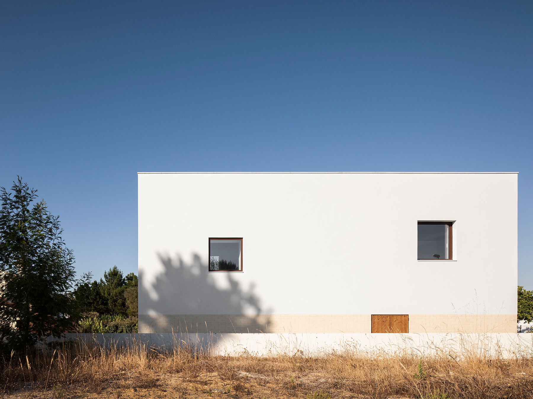 02-estudioamatam-house brejos da carregueira-East facade.jpg