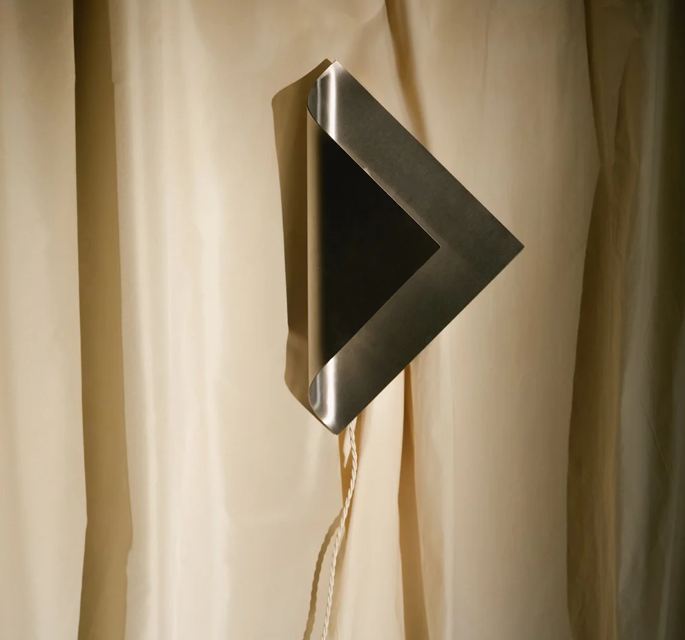THE FERRO WALL LAMP 1.png