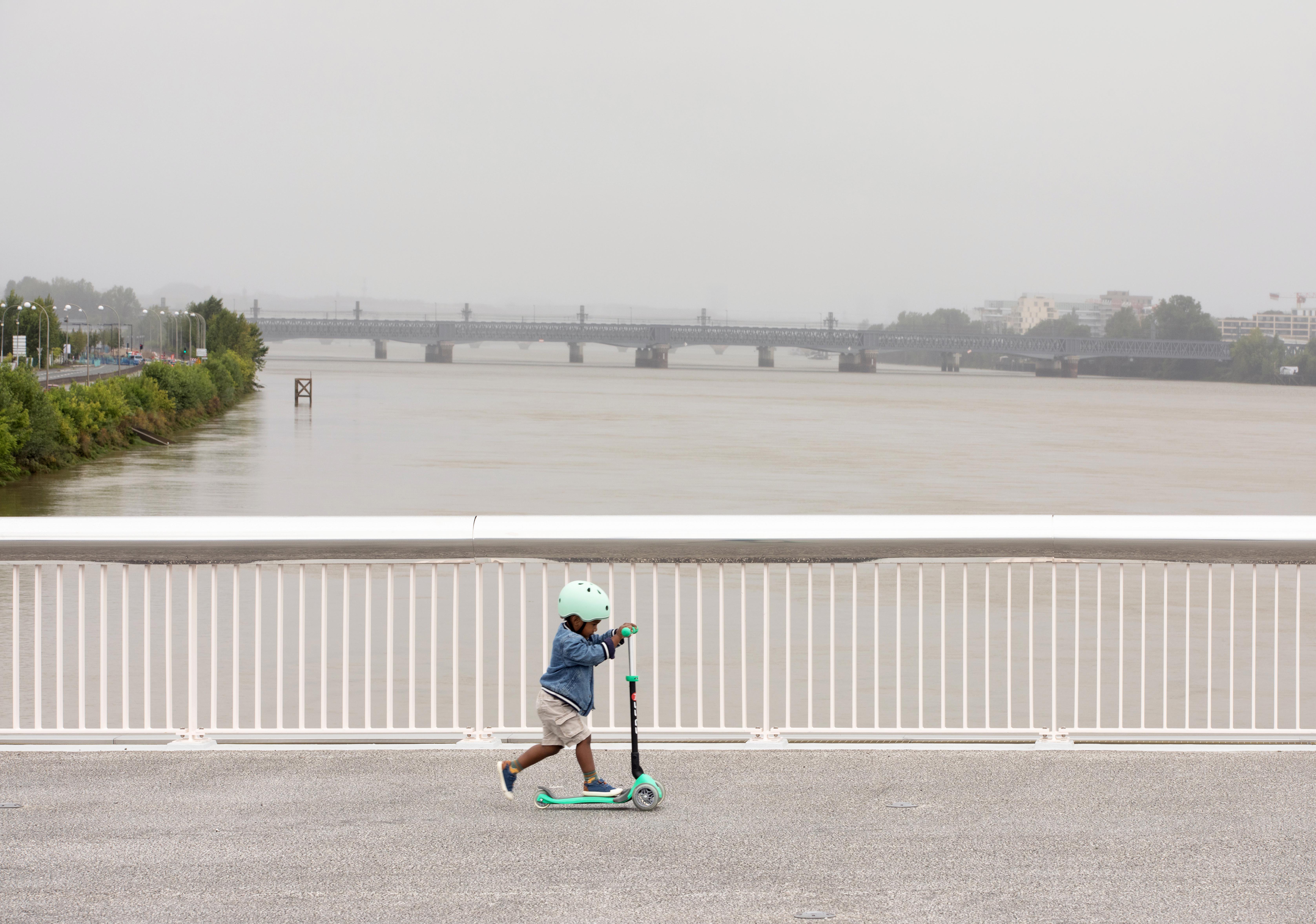 4. Simone Veil Bridge. Photo by Clement Guillaume, courtesy OMA.jpg
