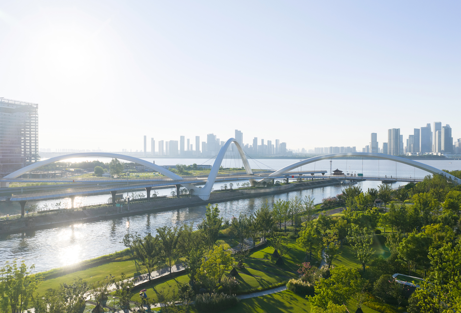 09_ZHA_Grand Canal Gateway Bridge_Photograph by Xue Liang.jpg